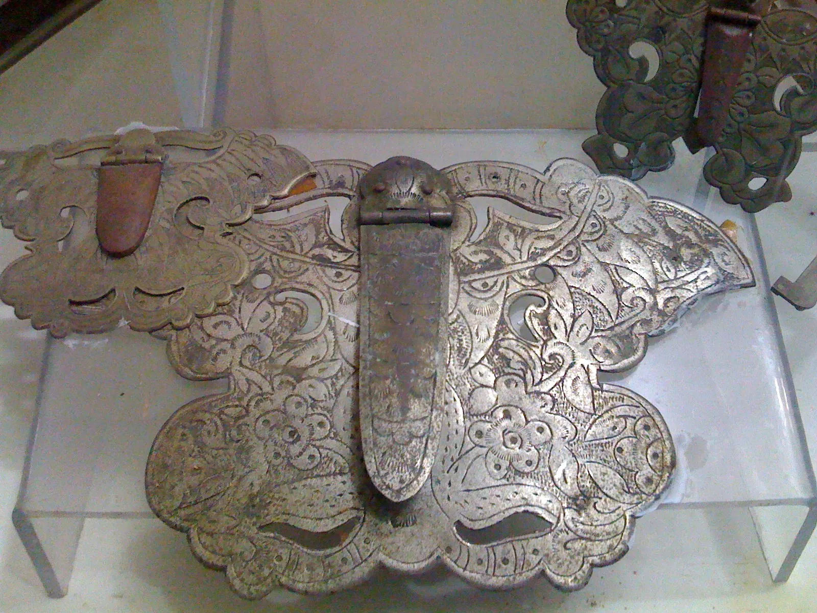 ヨーロッパの鎧のような華やかな錠前