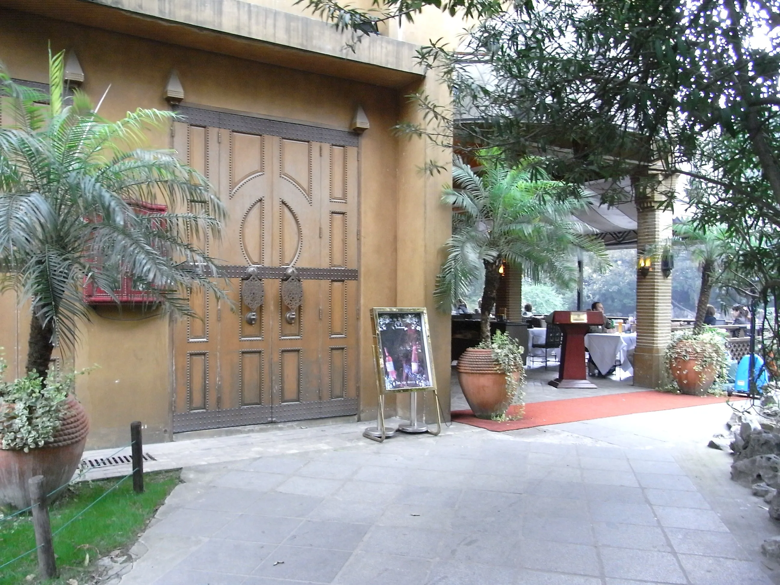 公園内の喫茶店