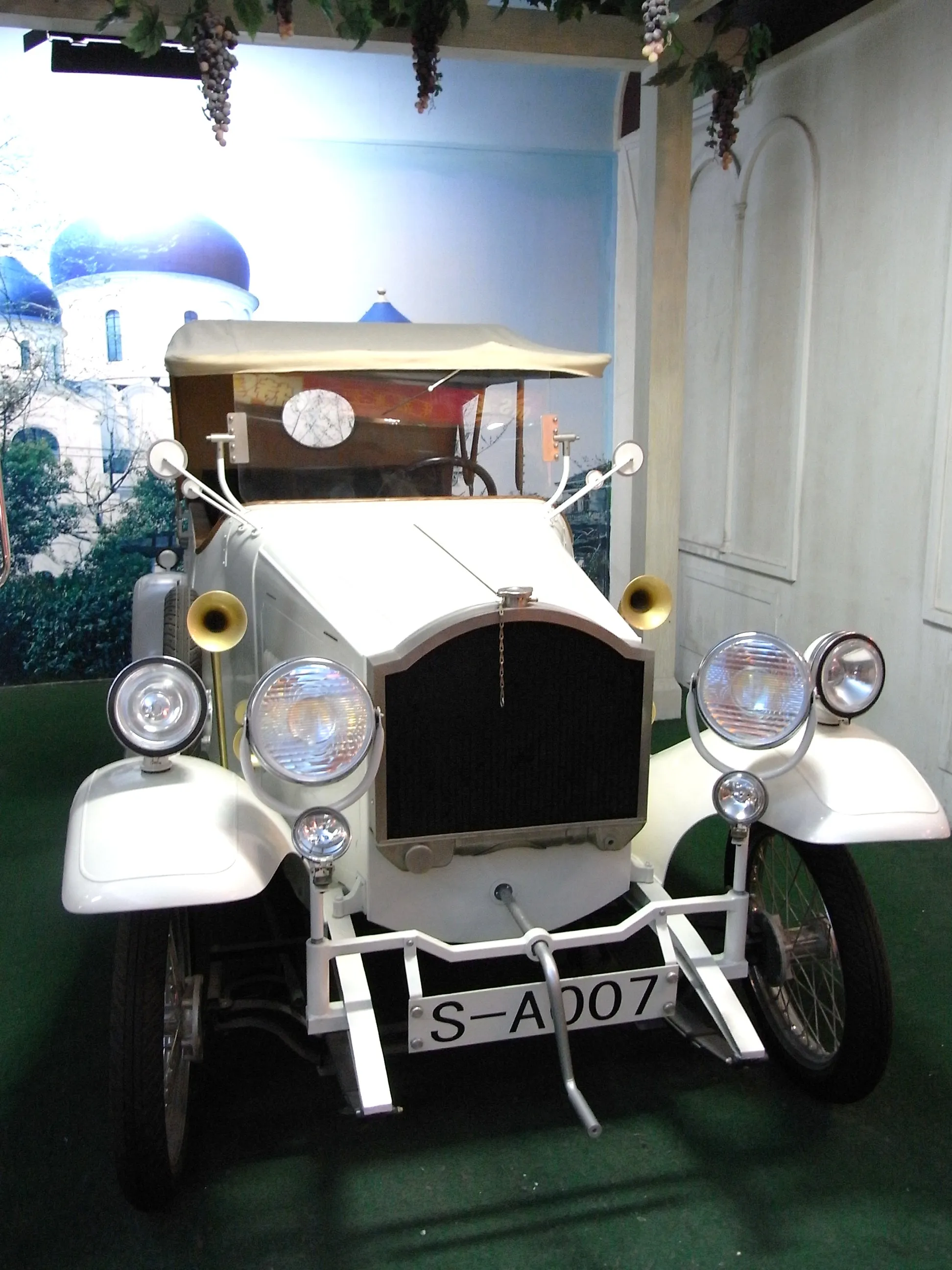 展示されていた昔のメルセデスベンツ