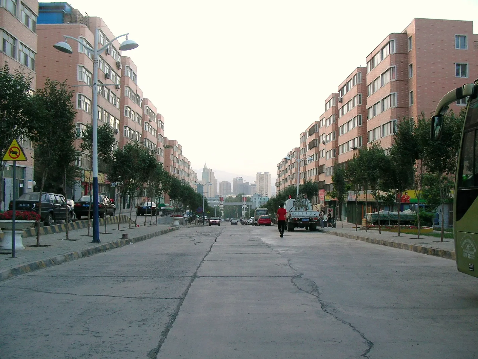 マンション出入り口の警備員