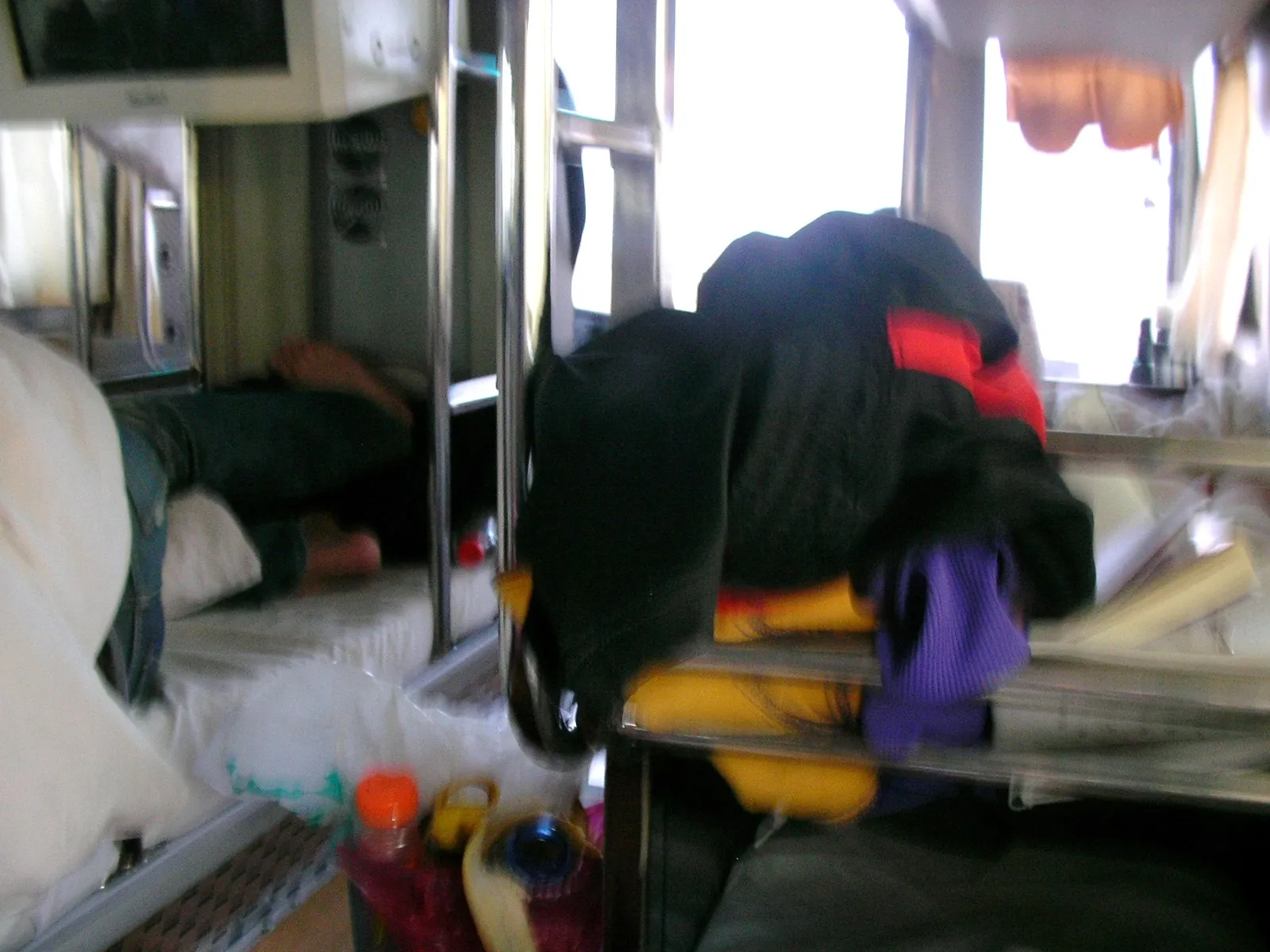 ウルムチからの寝台バスの内部
