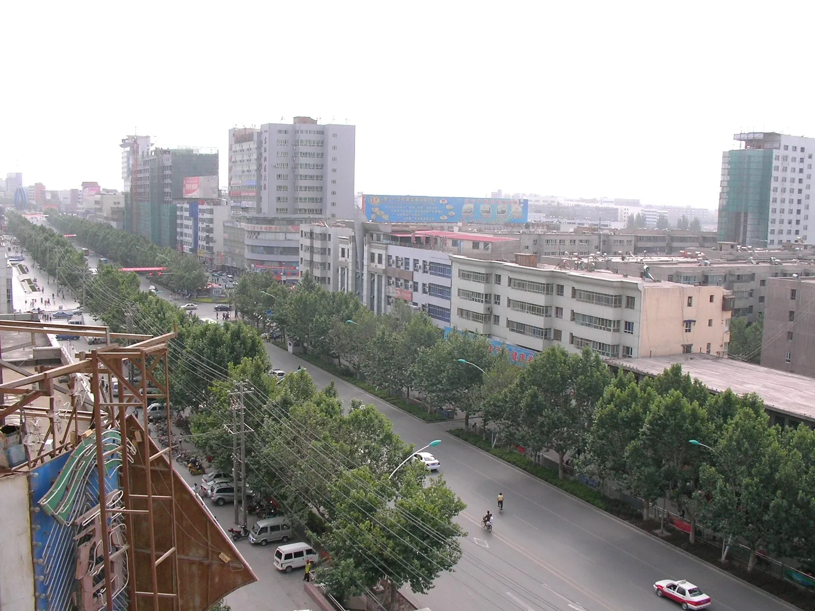 アクス中心部の高い建物