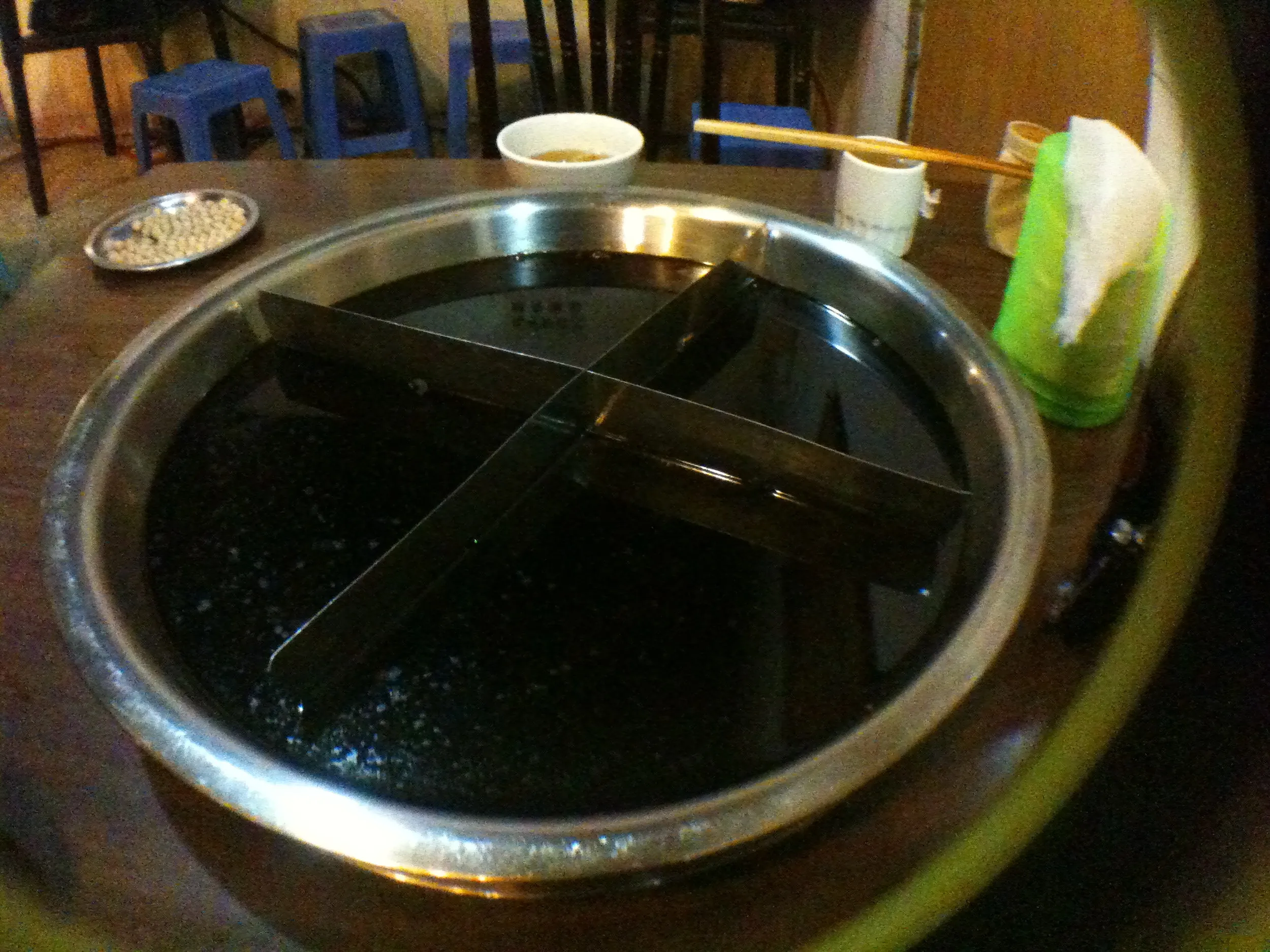 重慶名物の激辛火鍋