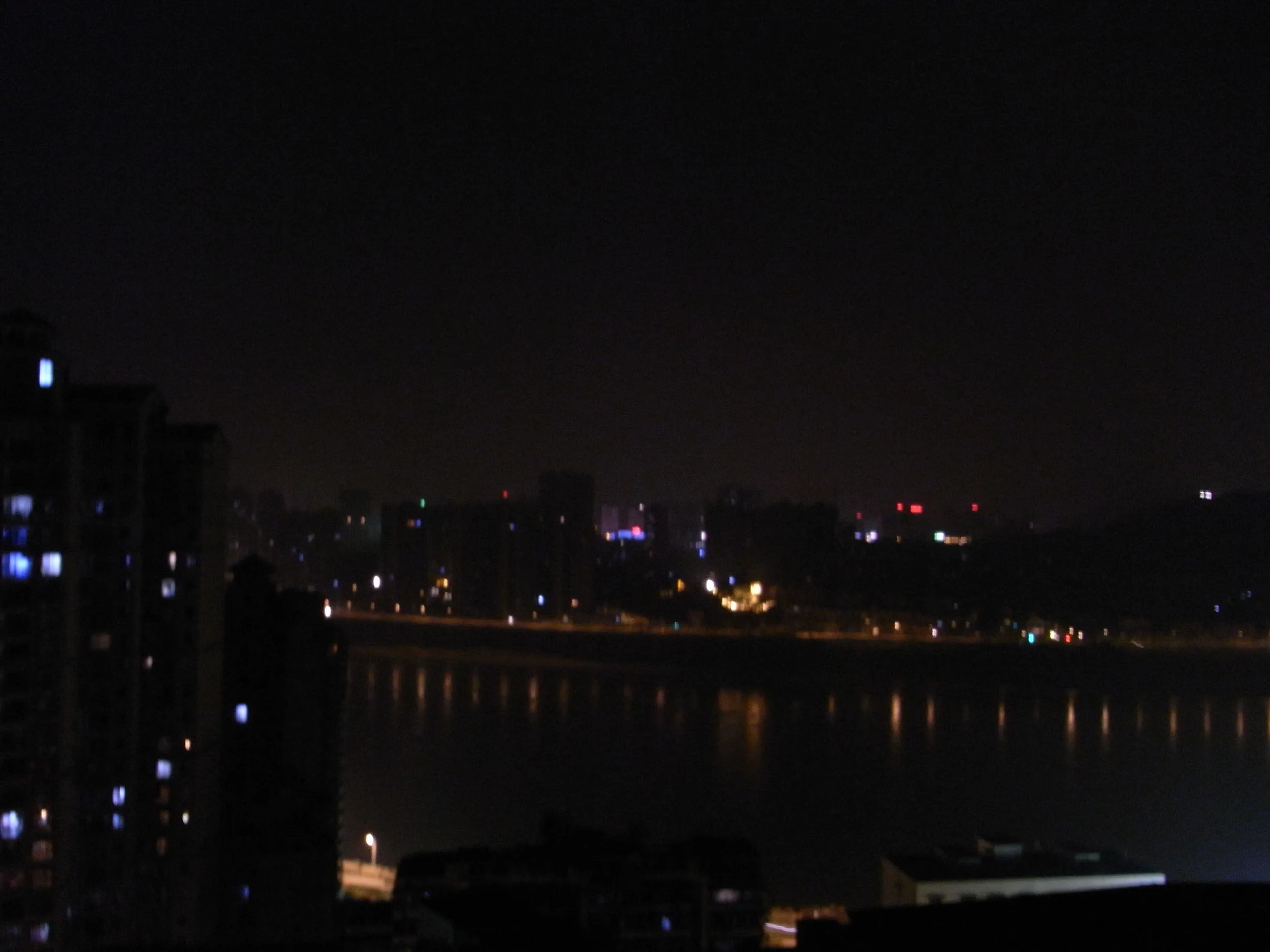 アパートから見た嘉陵江の夜景