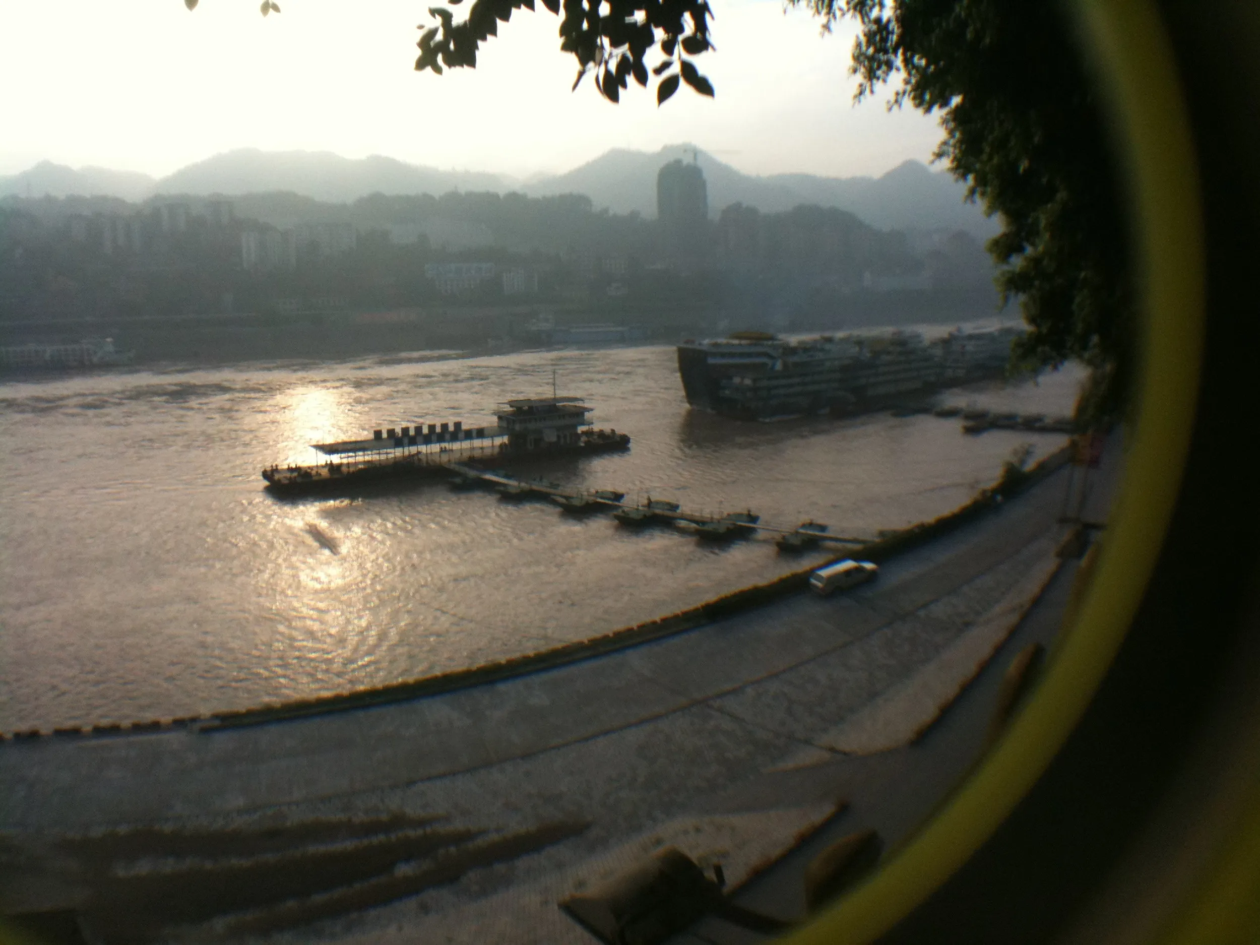 朝天門での撮影風景