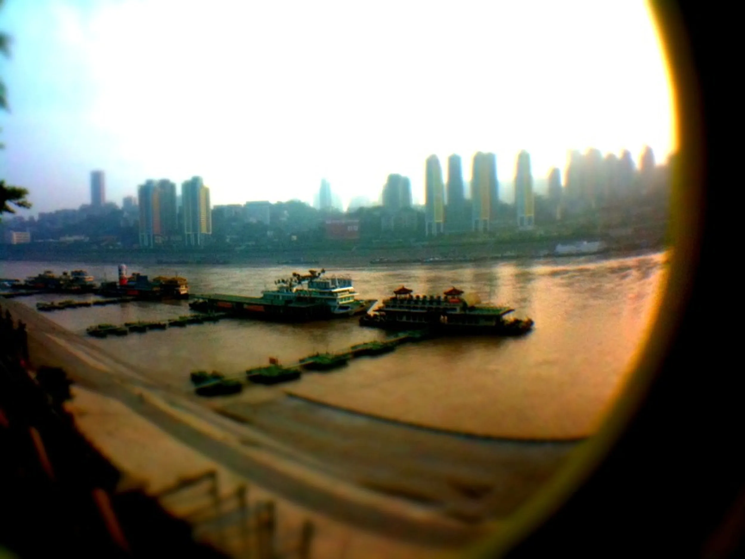 ミニチュアライズされた長江と船