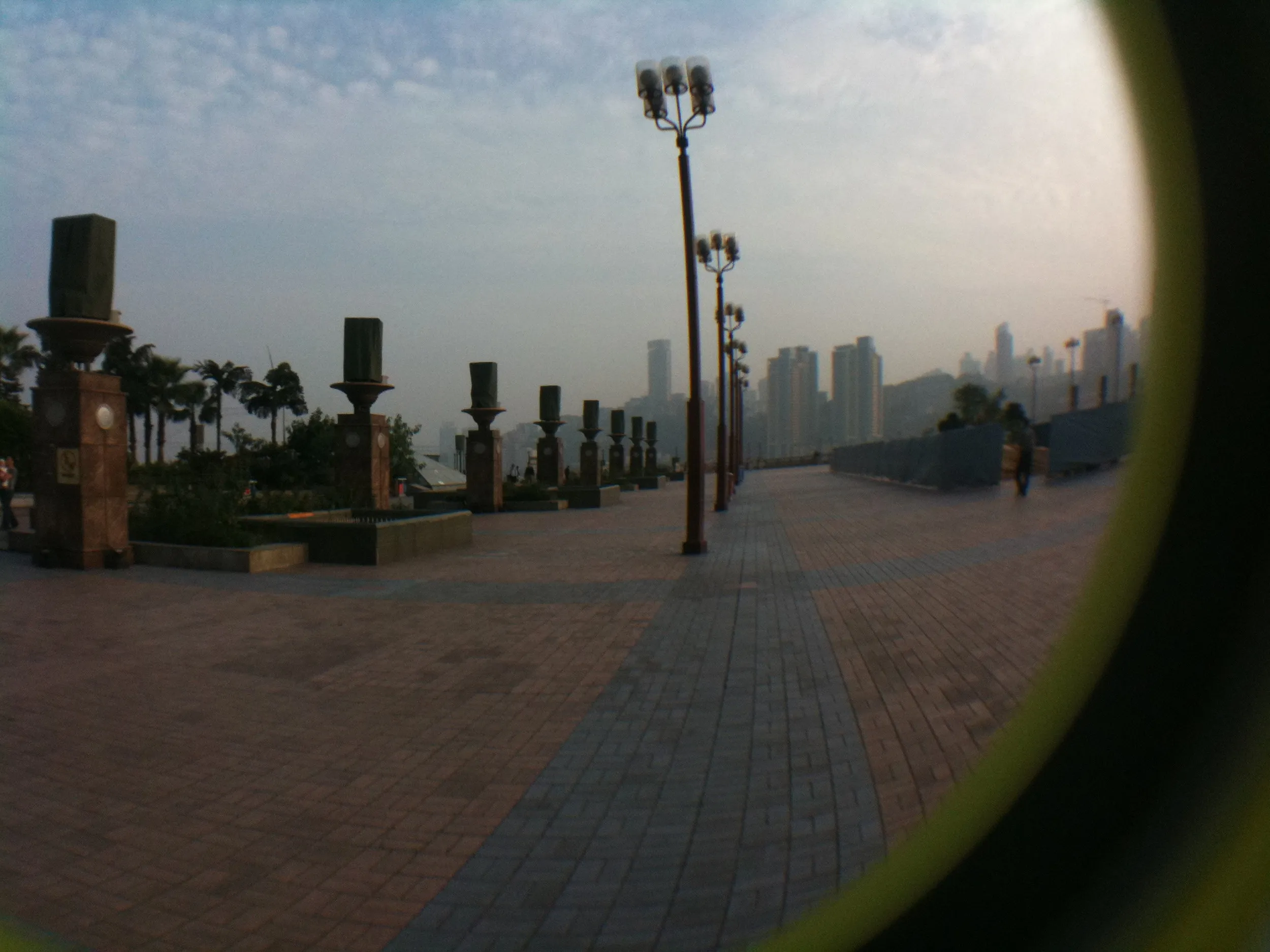 朝の朝天門の風景