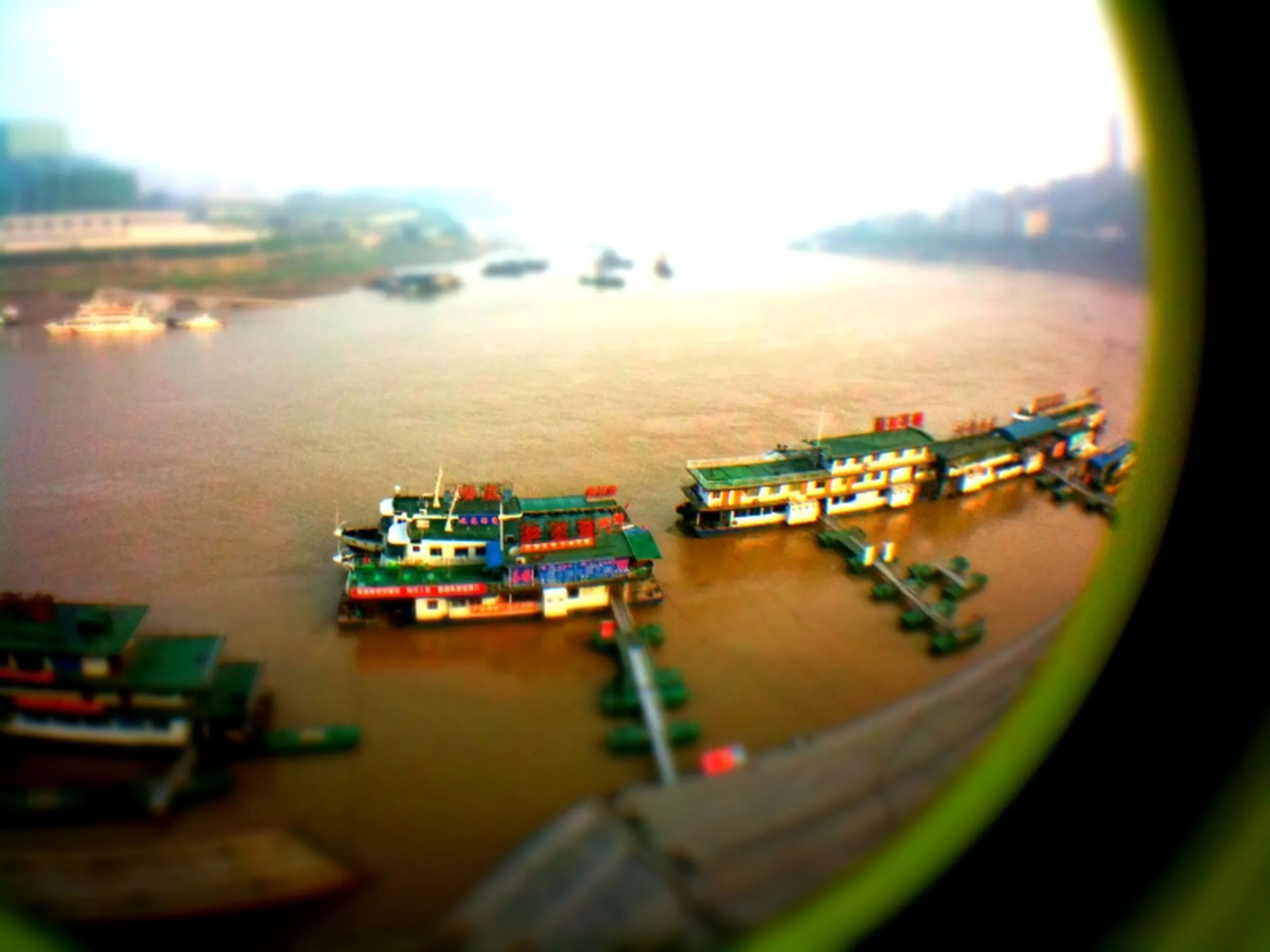 ミニチュア風の合流地点