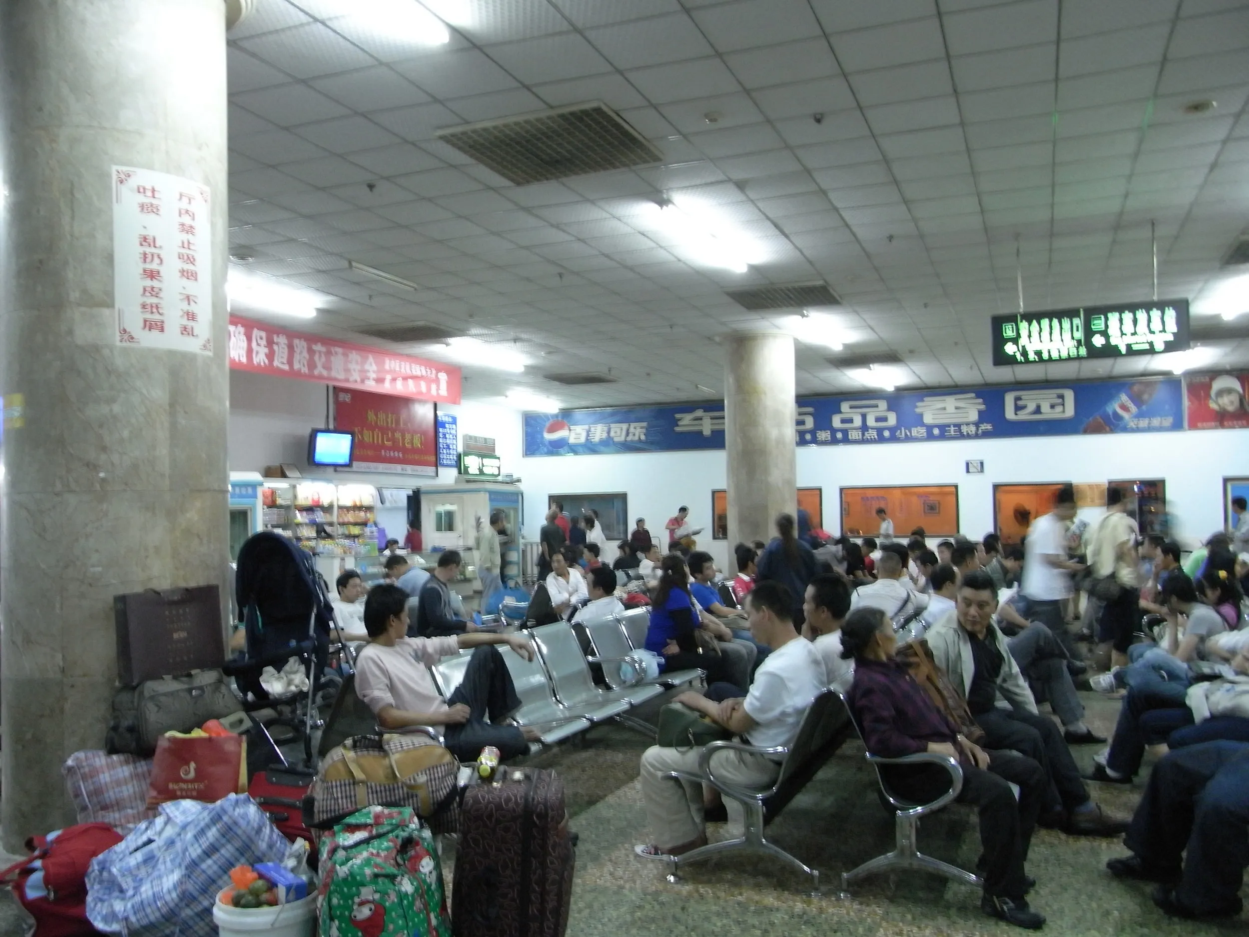 重慶の菜園壩バス乗り場