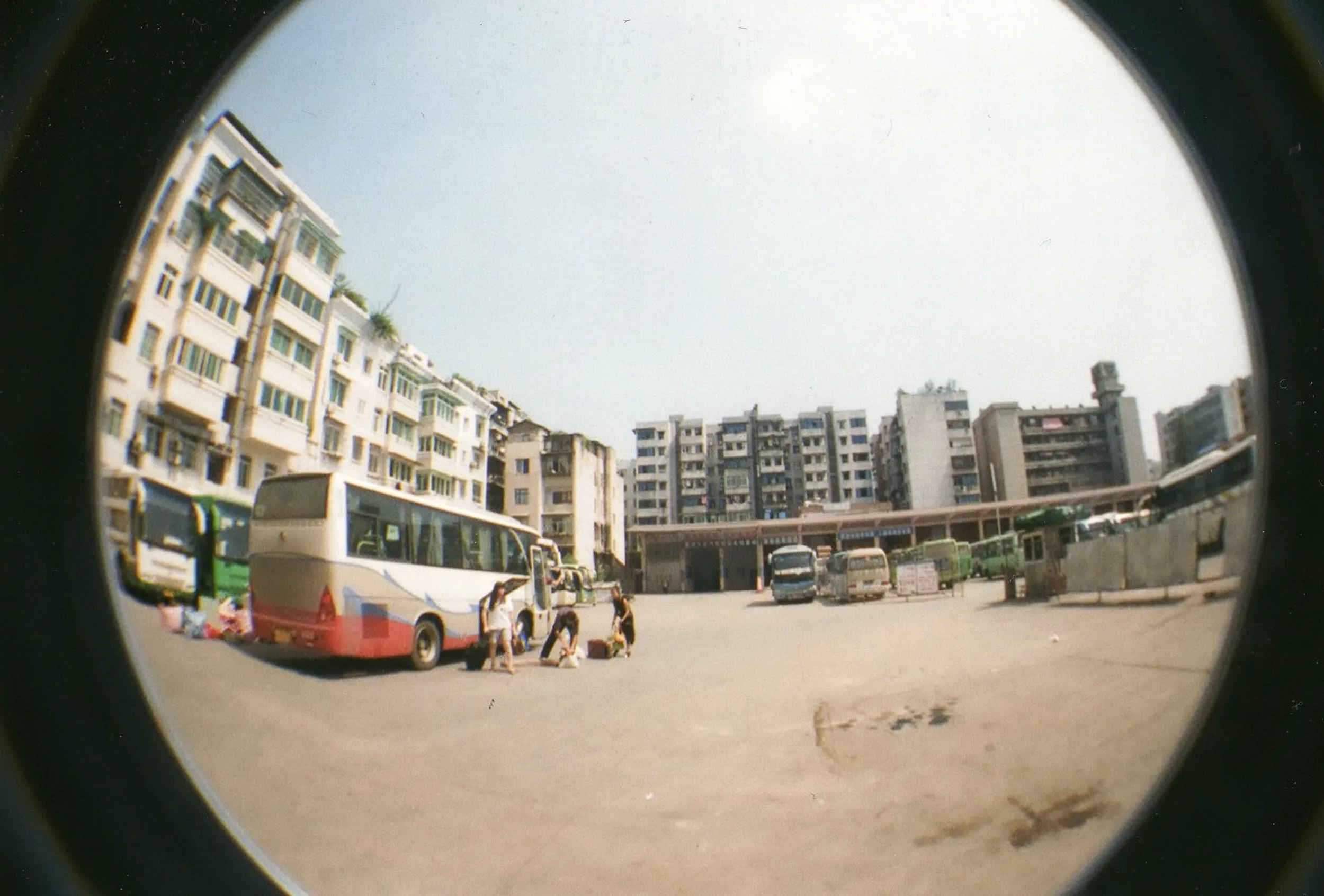 LOMOで撮ったバス乗り場