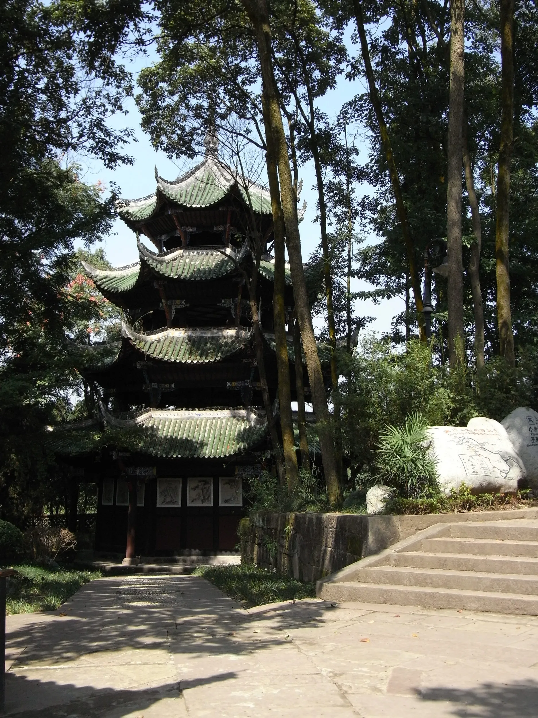 石窟群エリアのお寺
