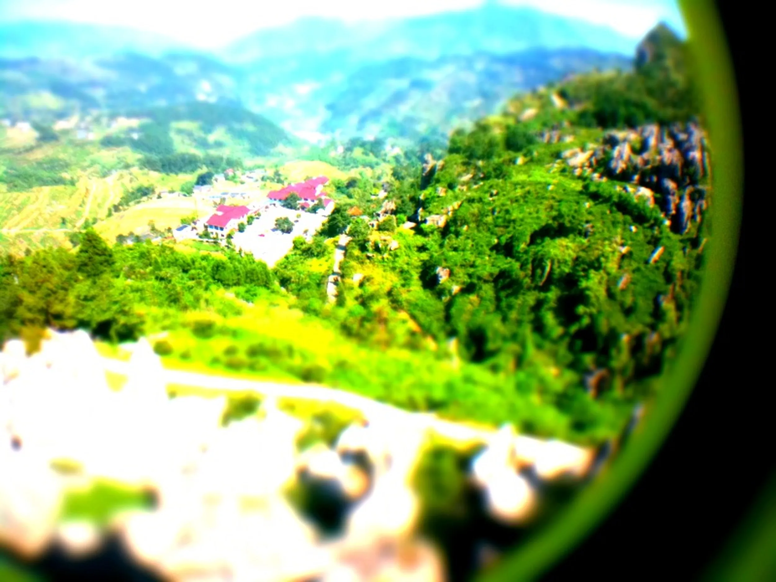 ミニチュア風にした山々の景色