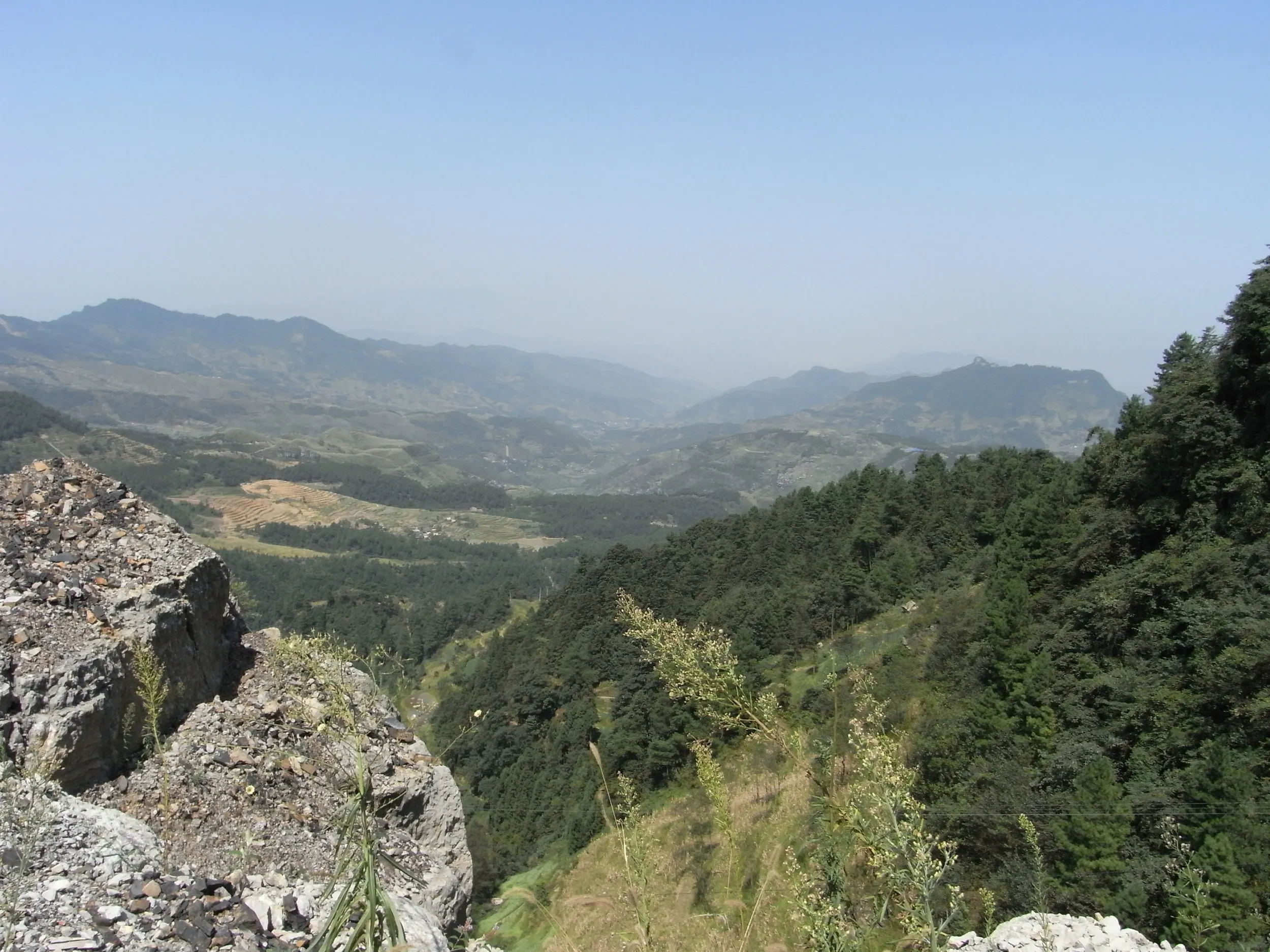 むき出しの古い地層