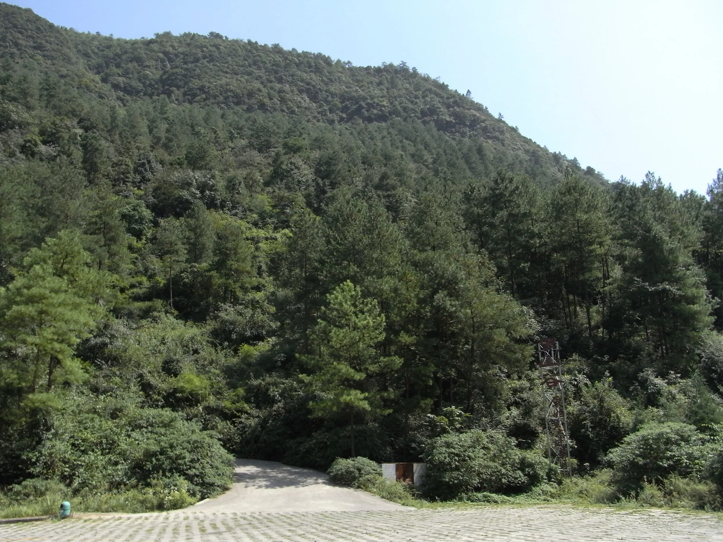 地元民が行き交う北口