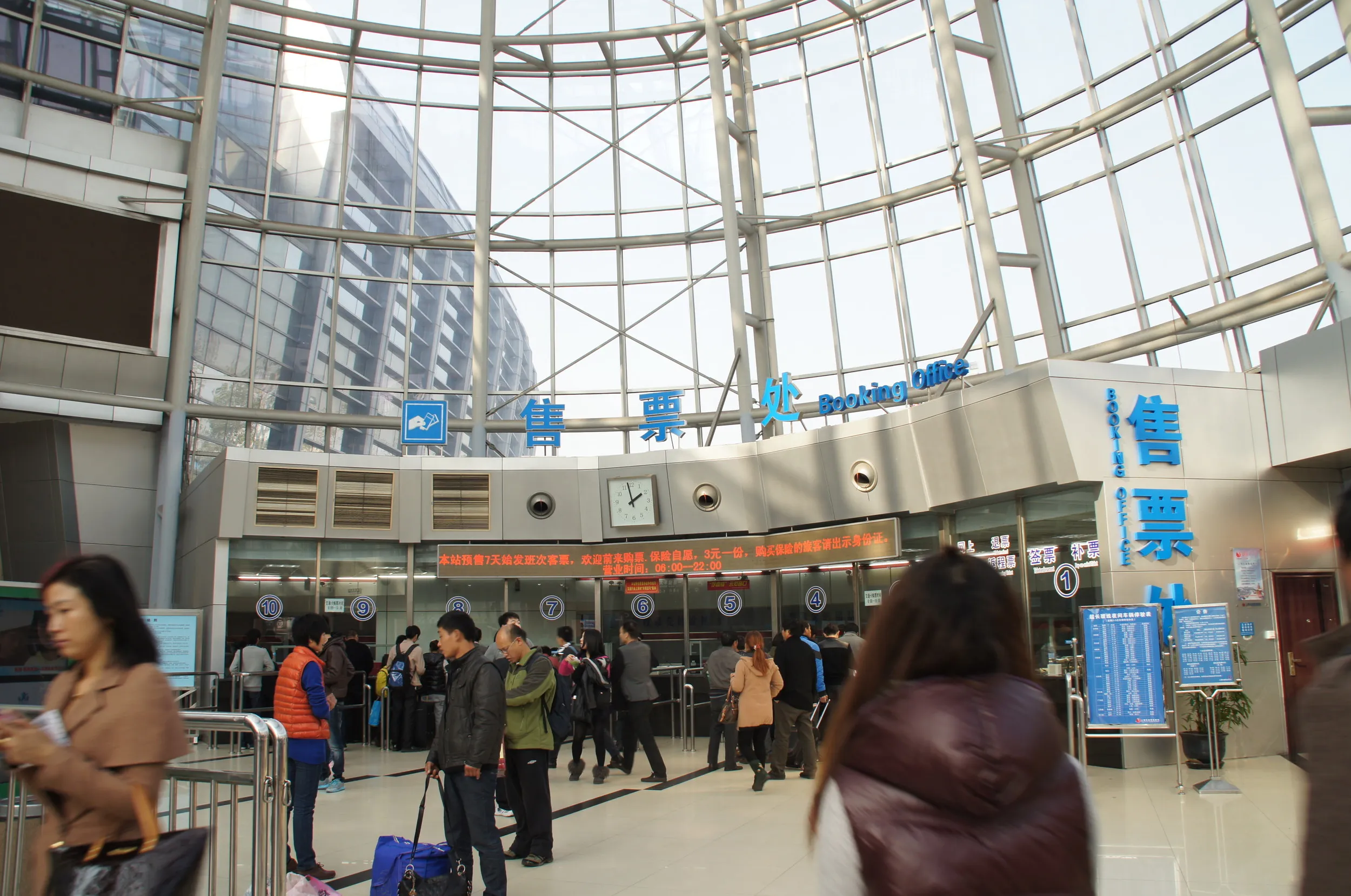 長距離バスターミナル切符売り場