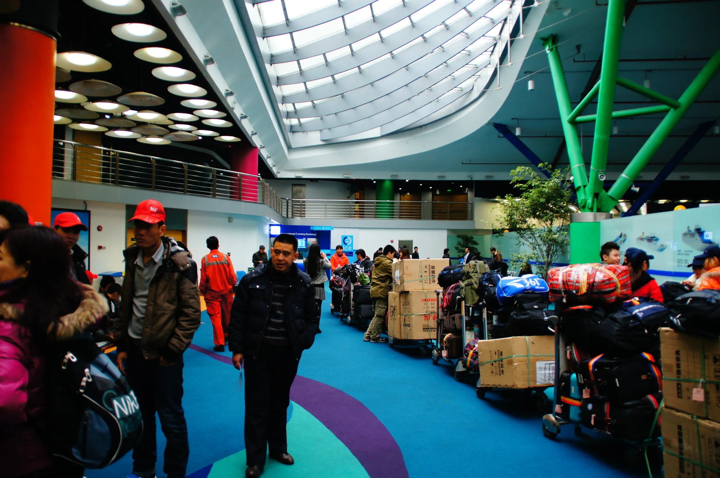 荷物の量が半端ない人々