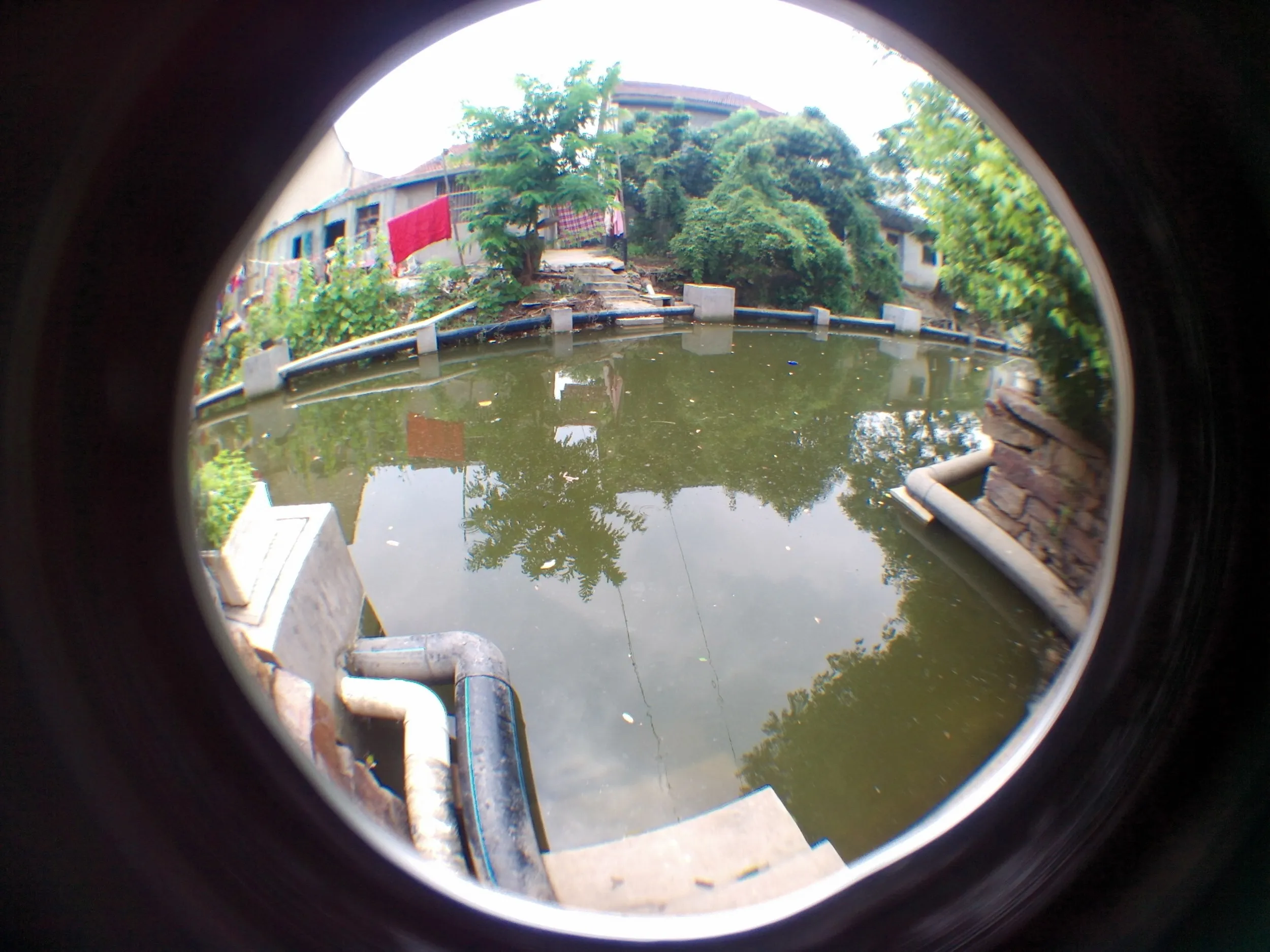 方橋商住小区付近の汚い小川