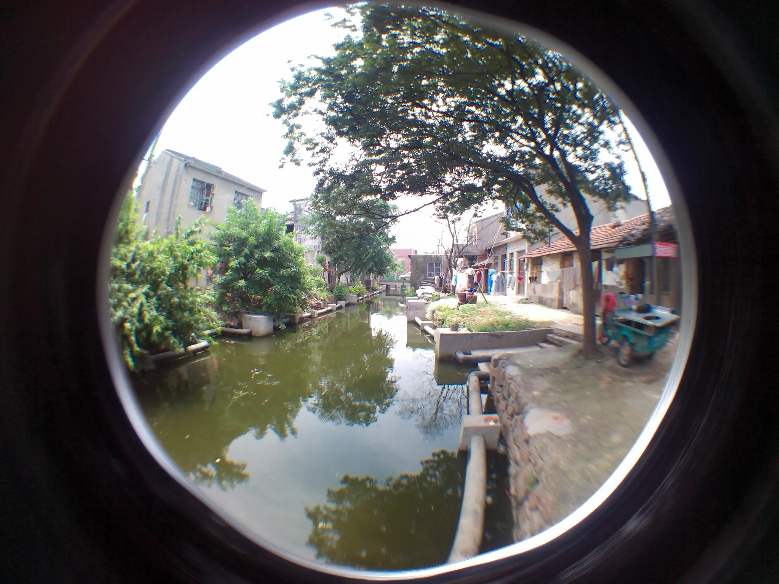 方橋商住小区付近の小川