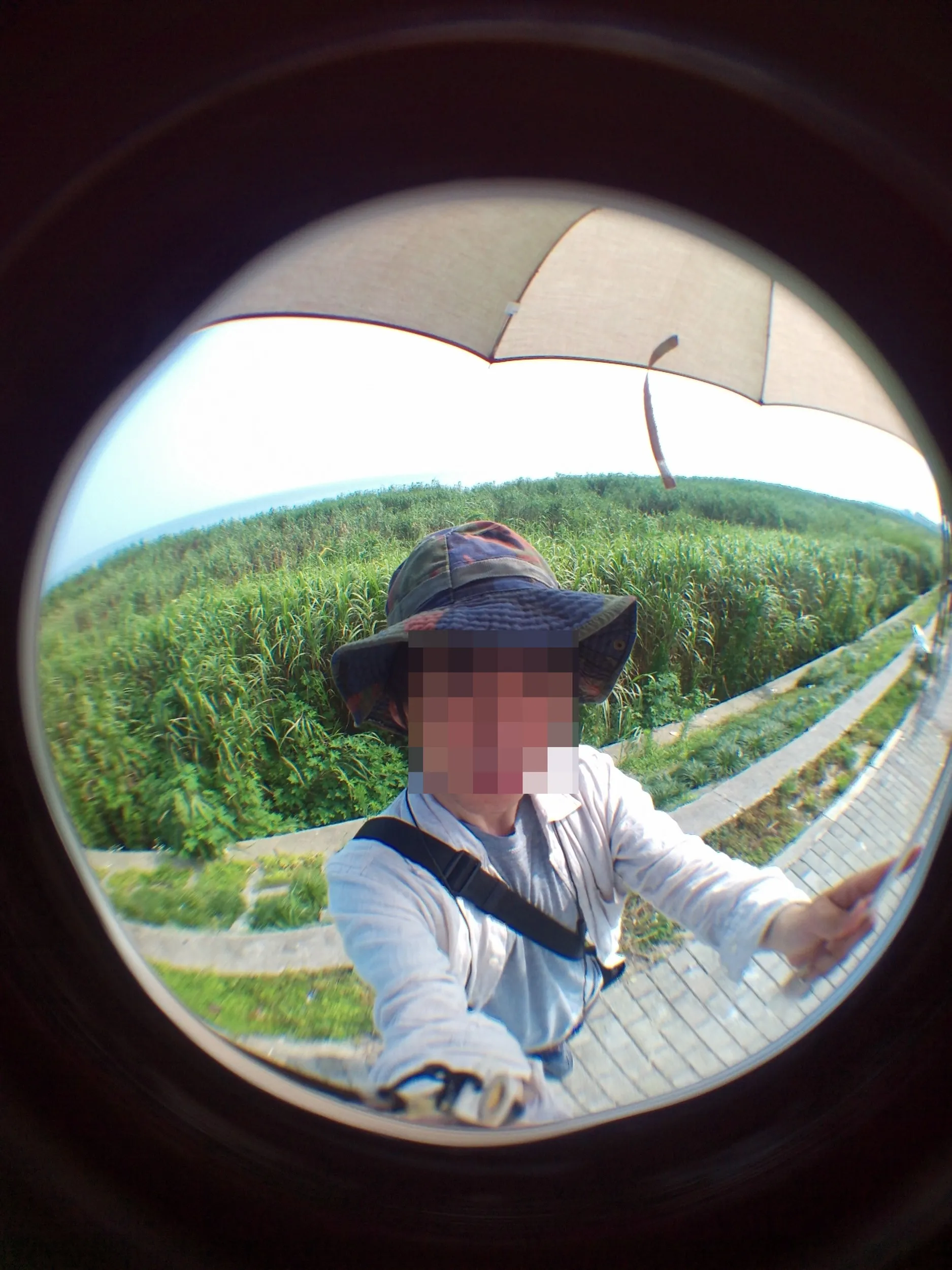 太湖大堤で記念撮影