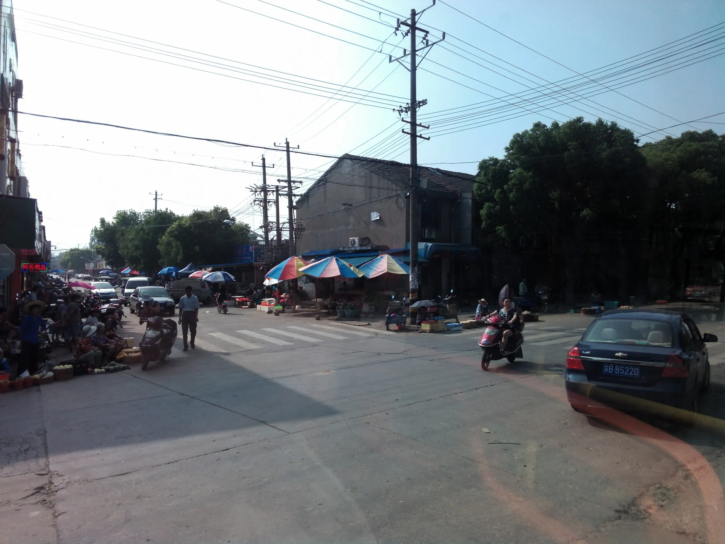 太湖大堤から文化宮へ移動 車窓風景