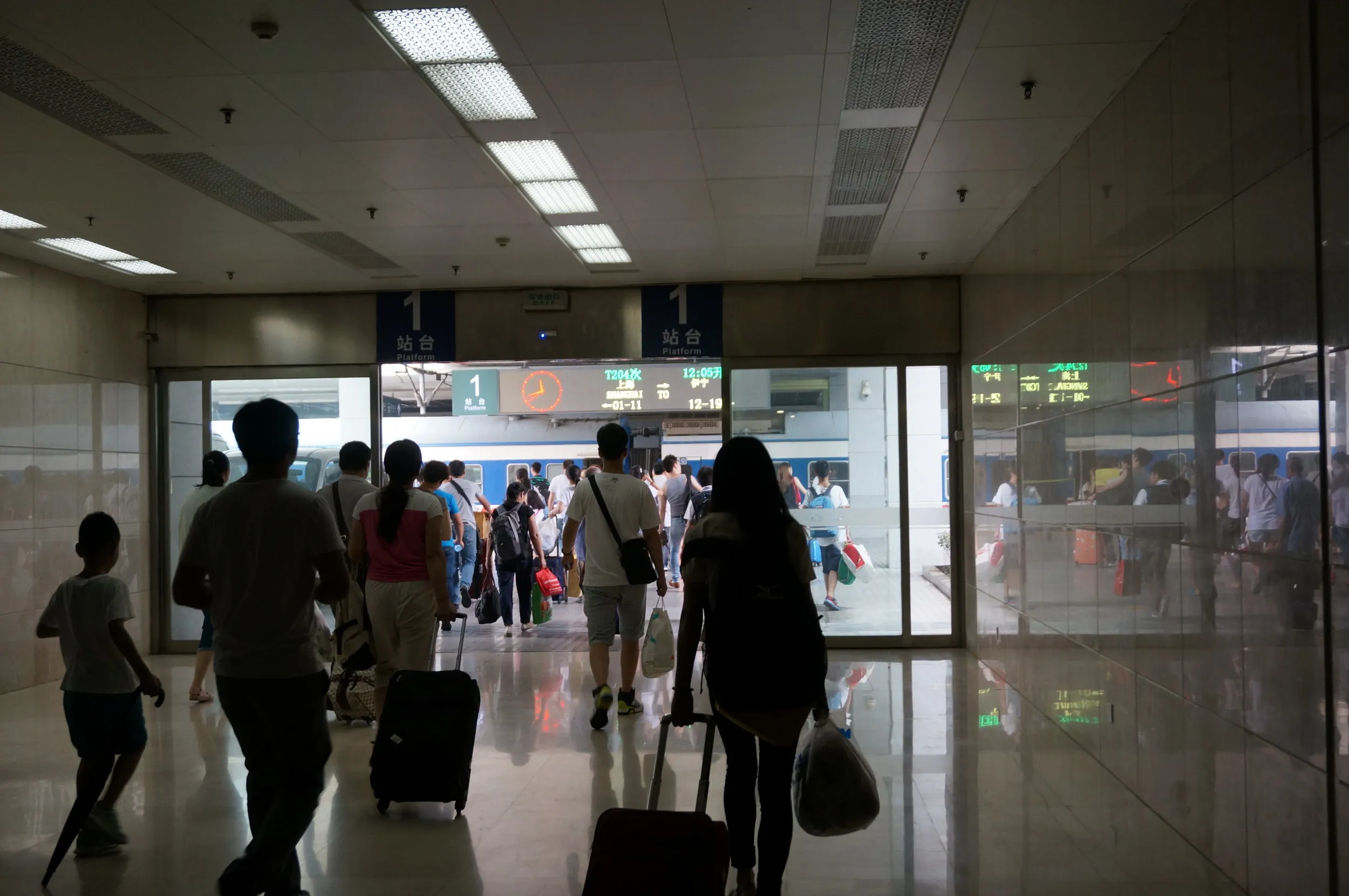 ホームへ向かう