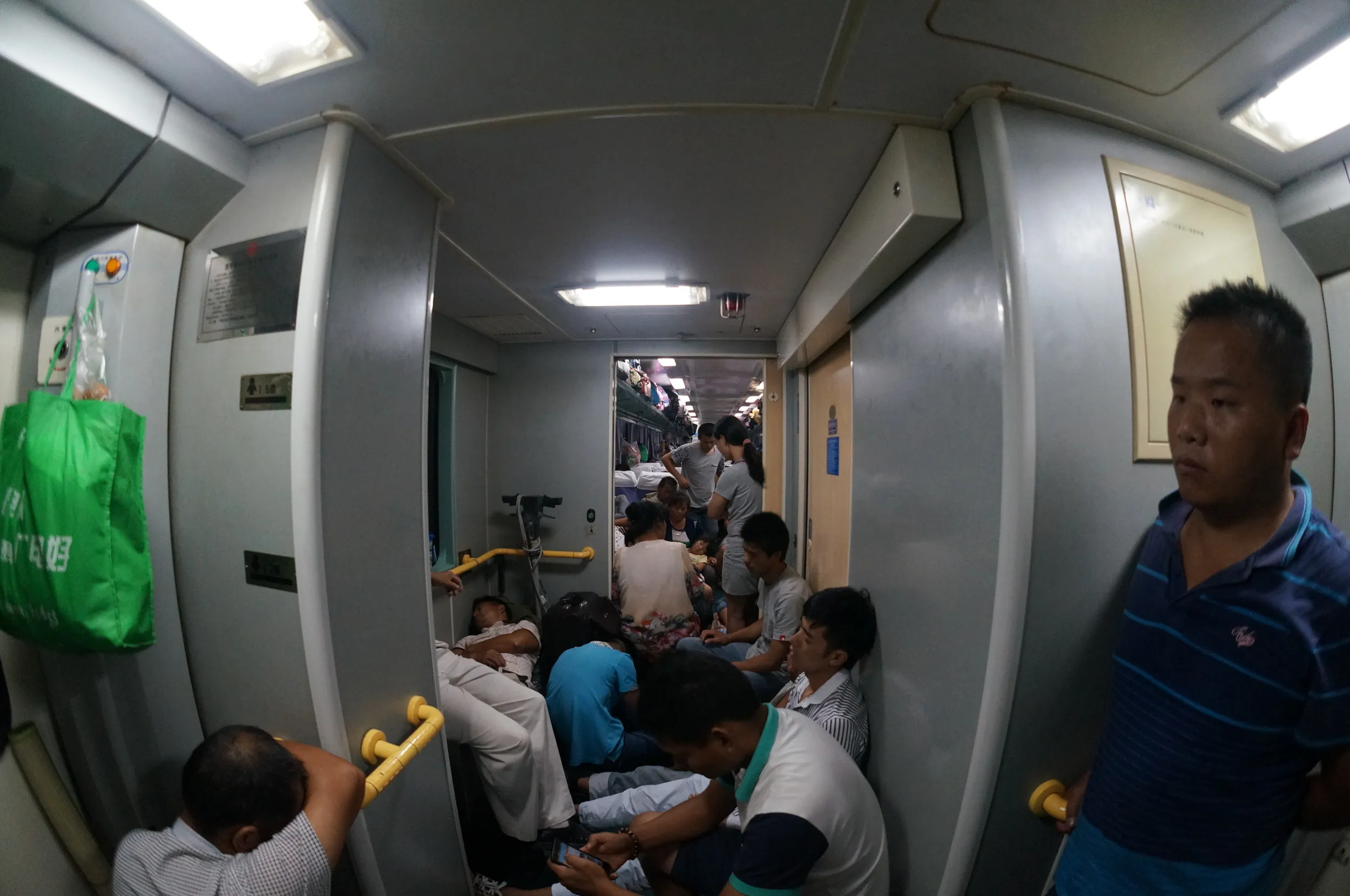 2日目の朝の車内