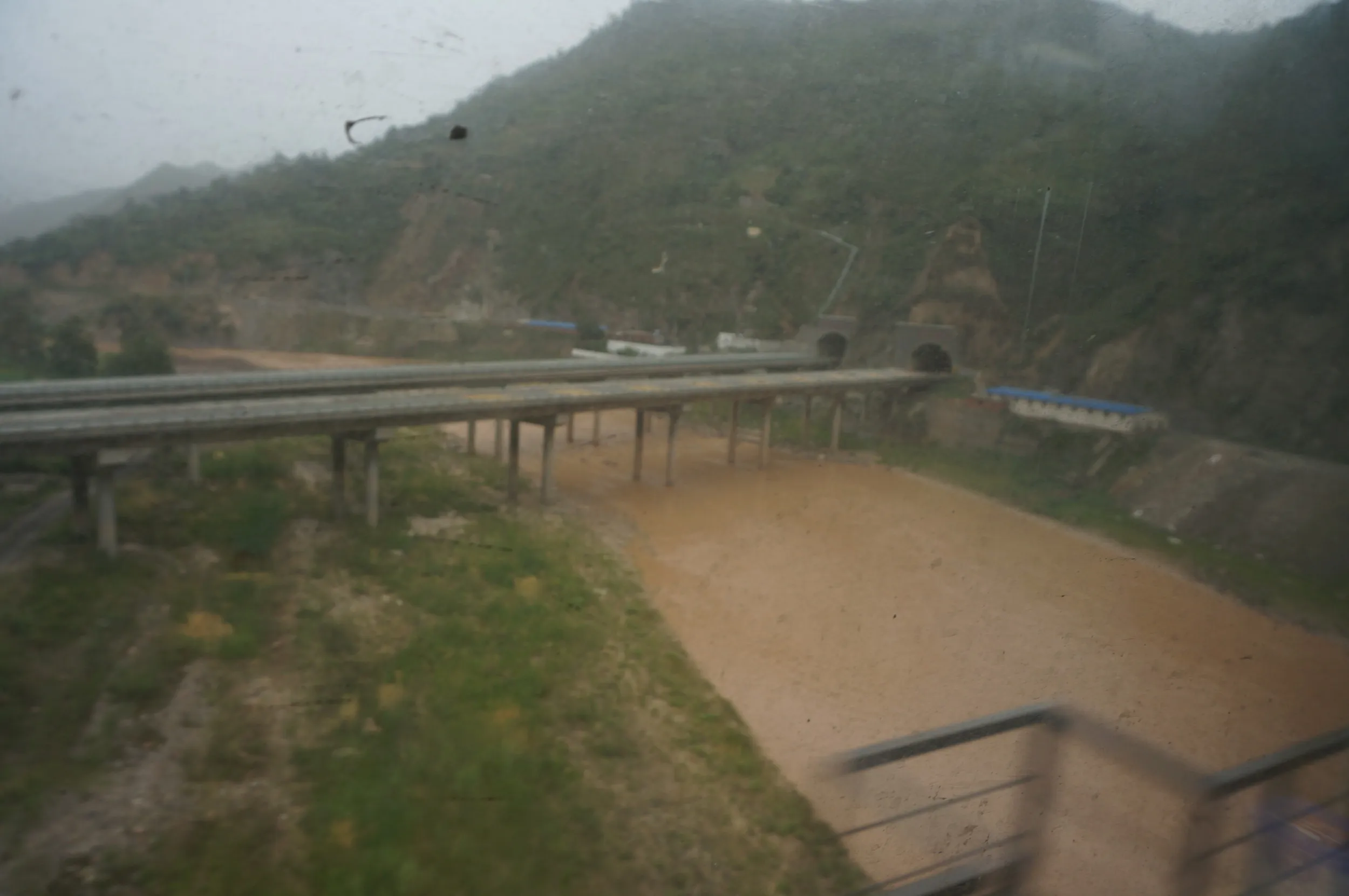 甘粛省の車窓風景