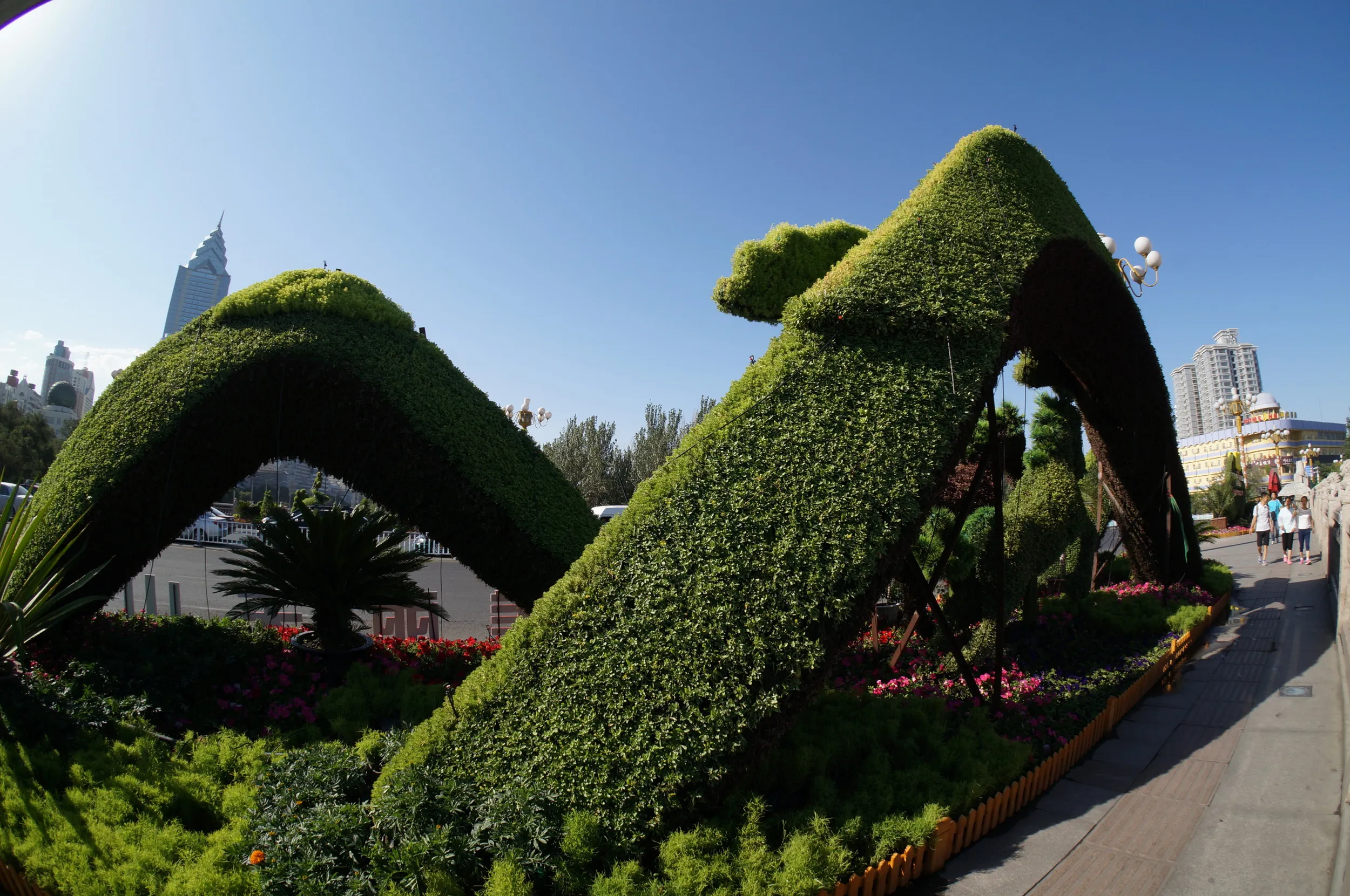 新疆ウイグル自治区成立60周年の記念モニュメント