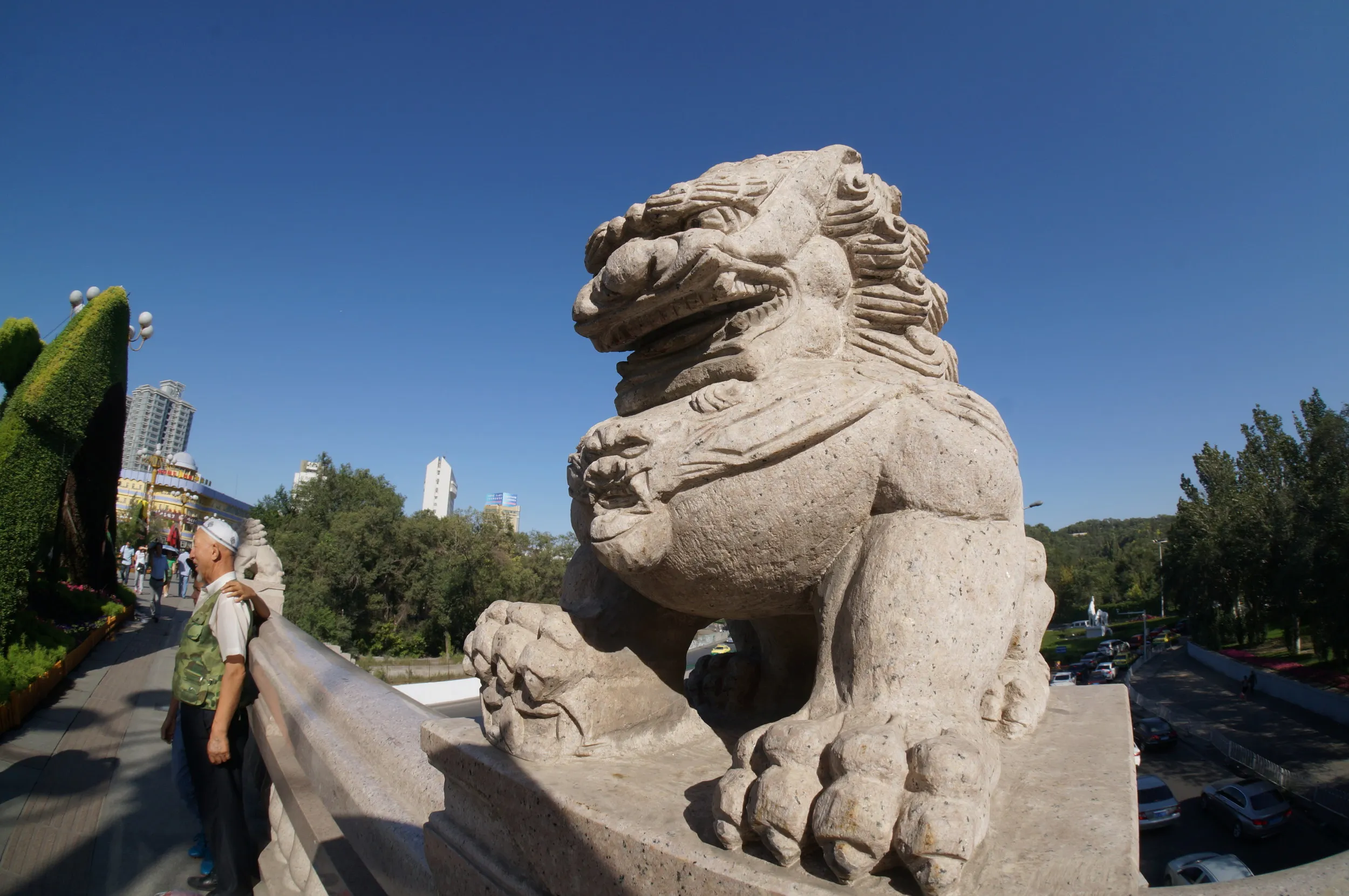 友好南路の橋の狛犬?