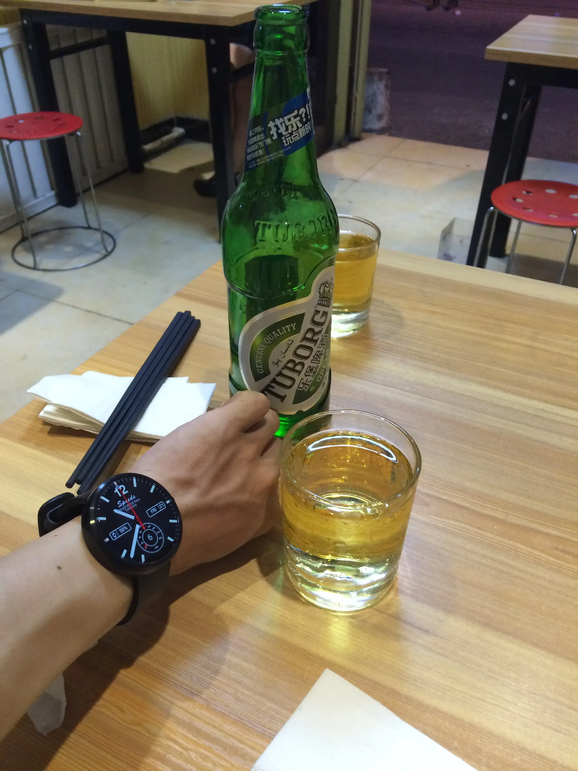 ビールとピーナッツを食す