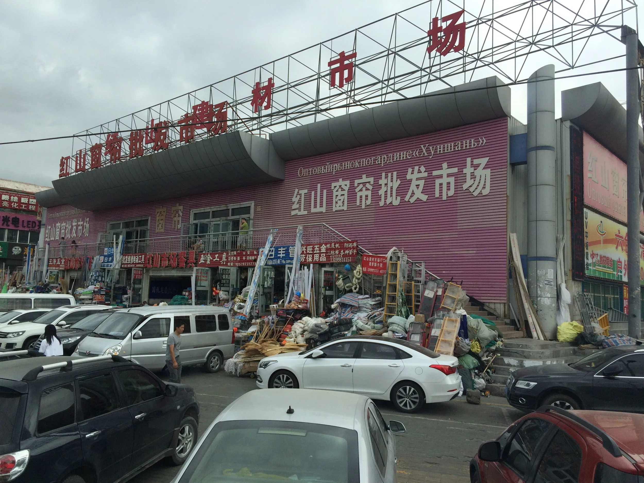 水磨溝公園へ向かうバスと車窓