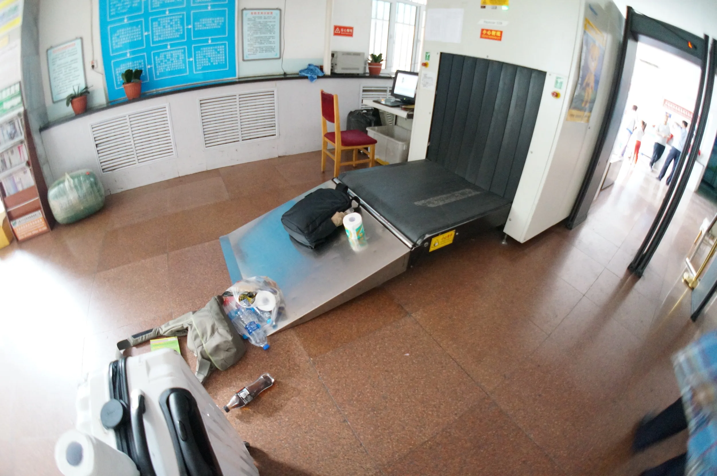 国際バスターミナルの安全検査