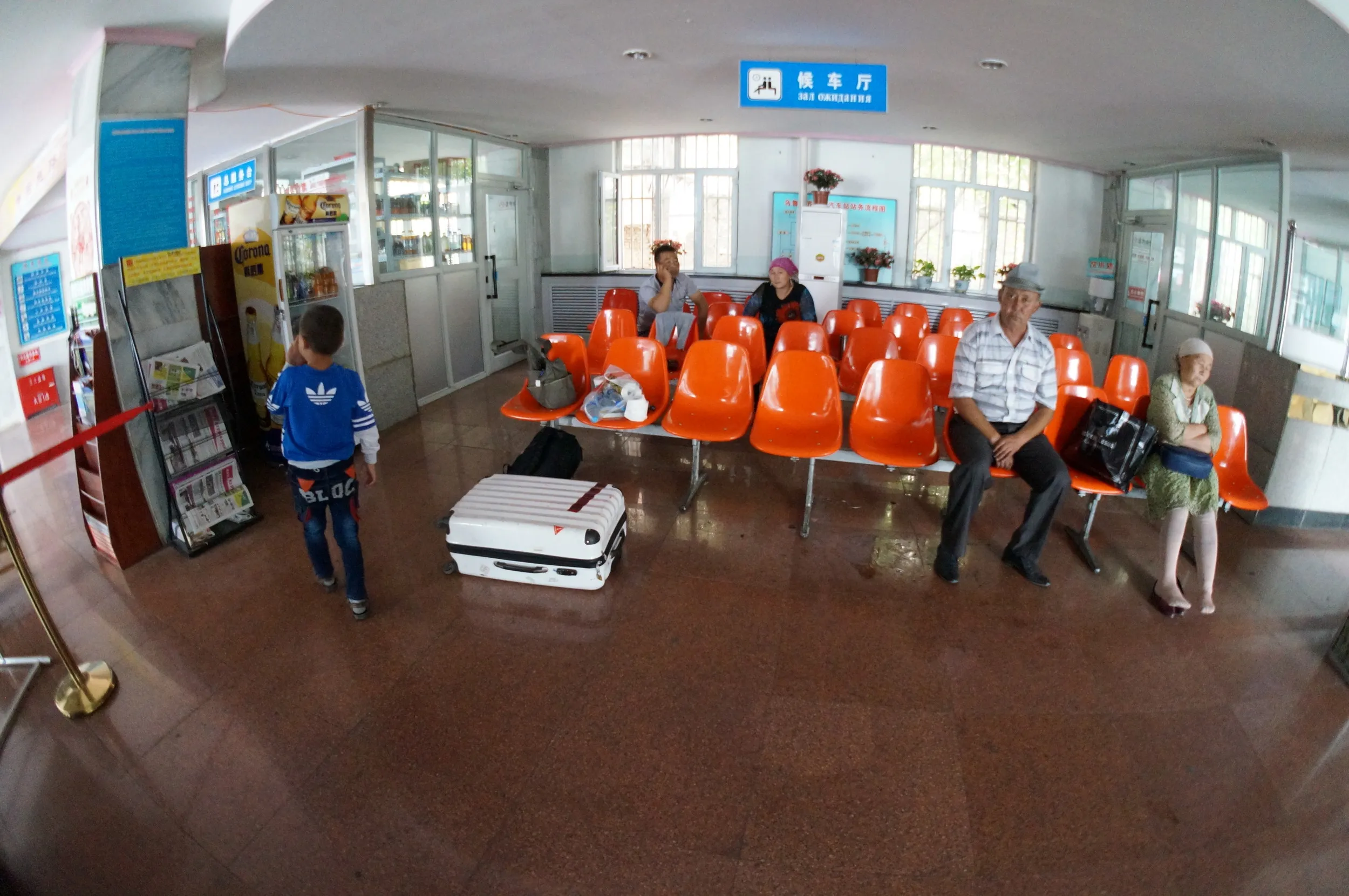 国際バスターミナルの待合室