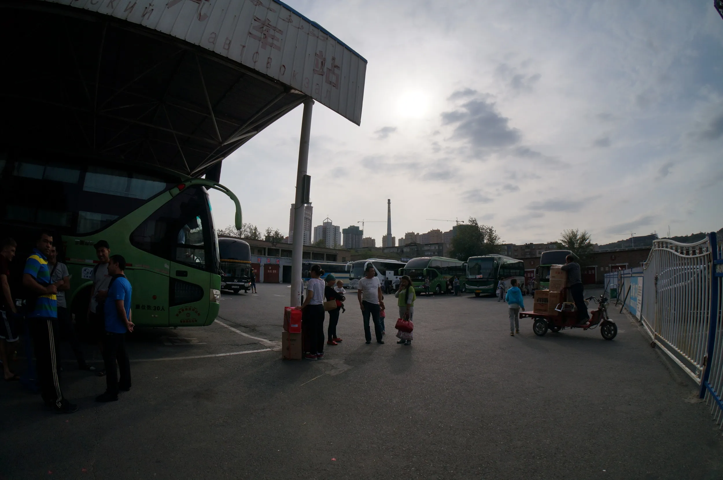 国際寝台バスが出発