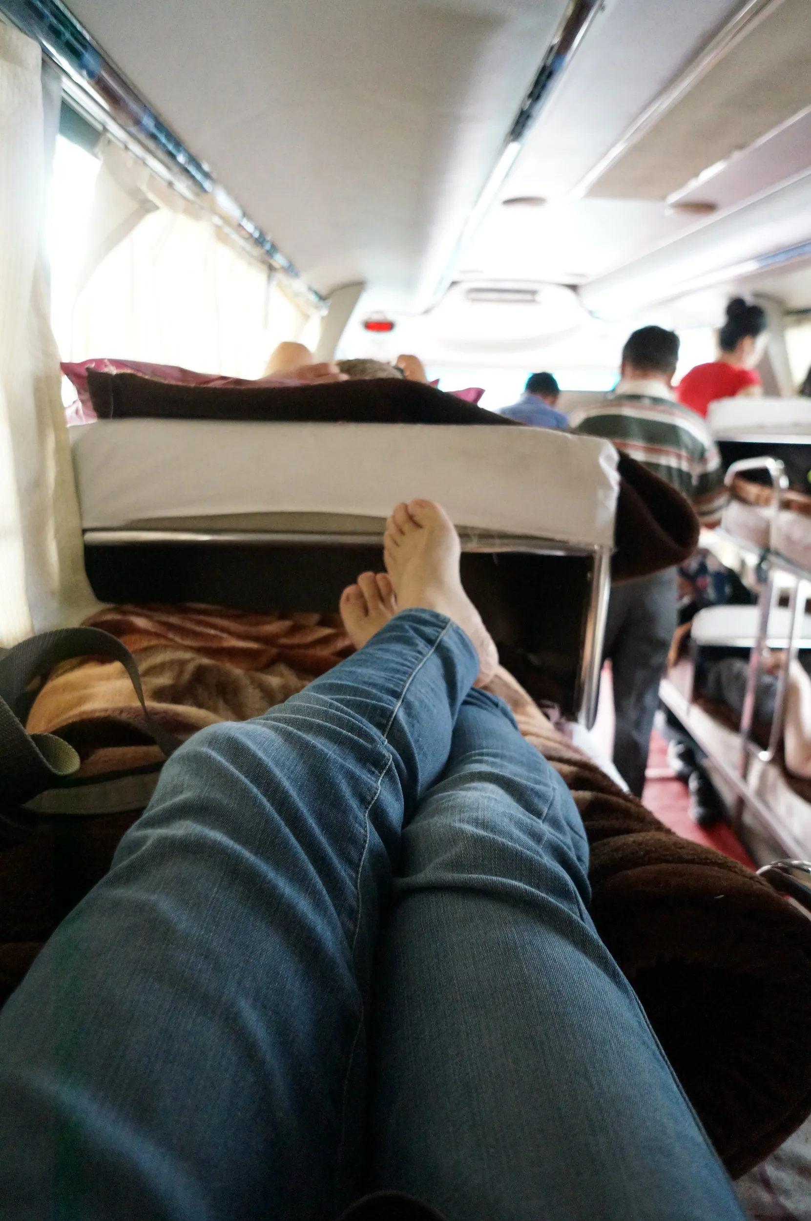 国際寝台バスの車内