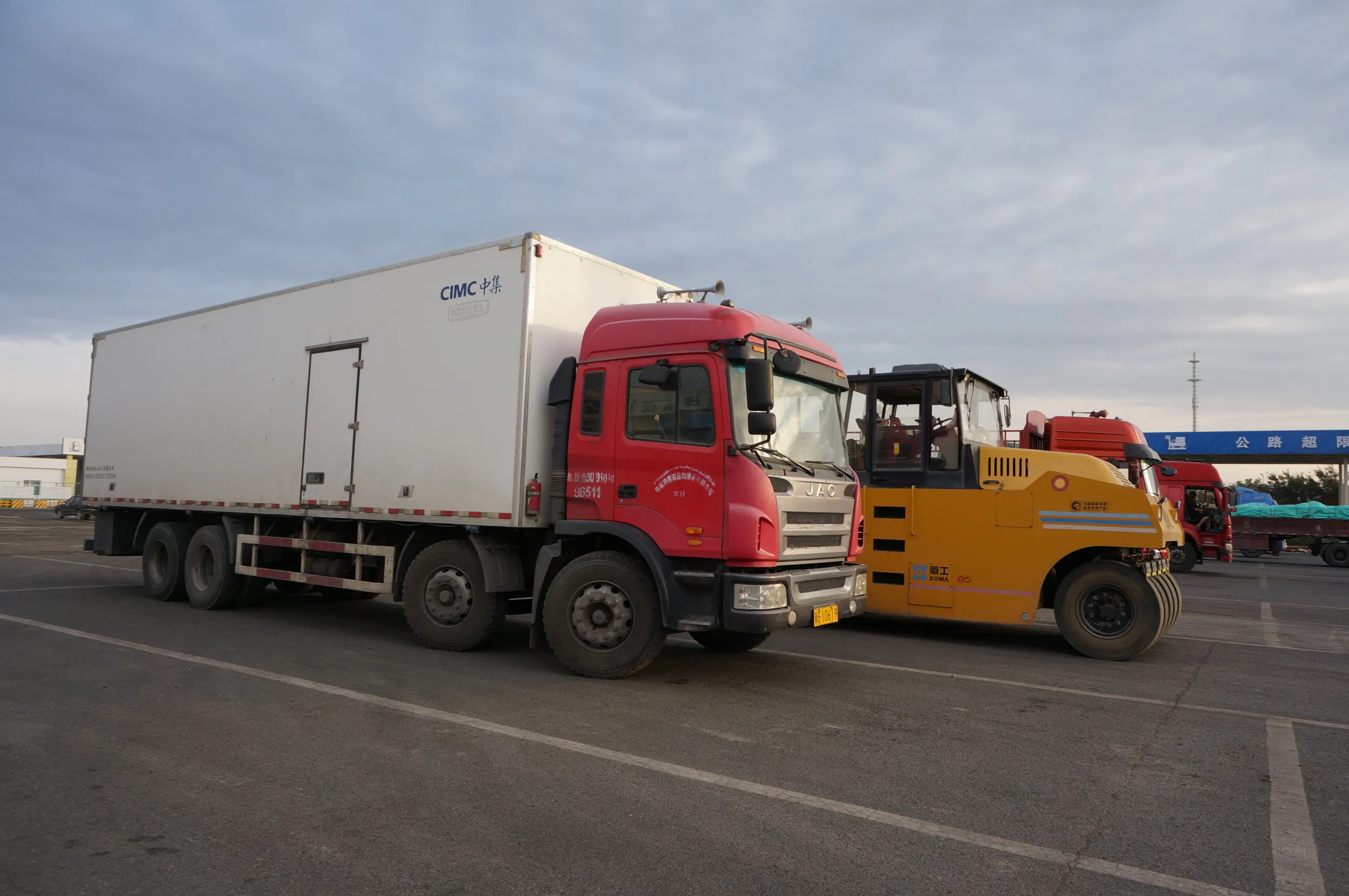 連霍高速道路サービスエリアで小休憩