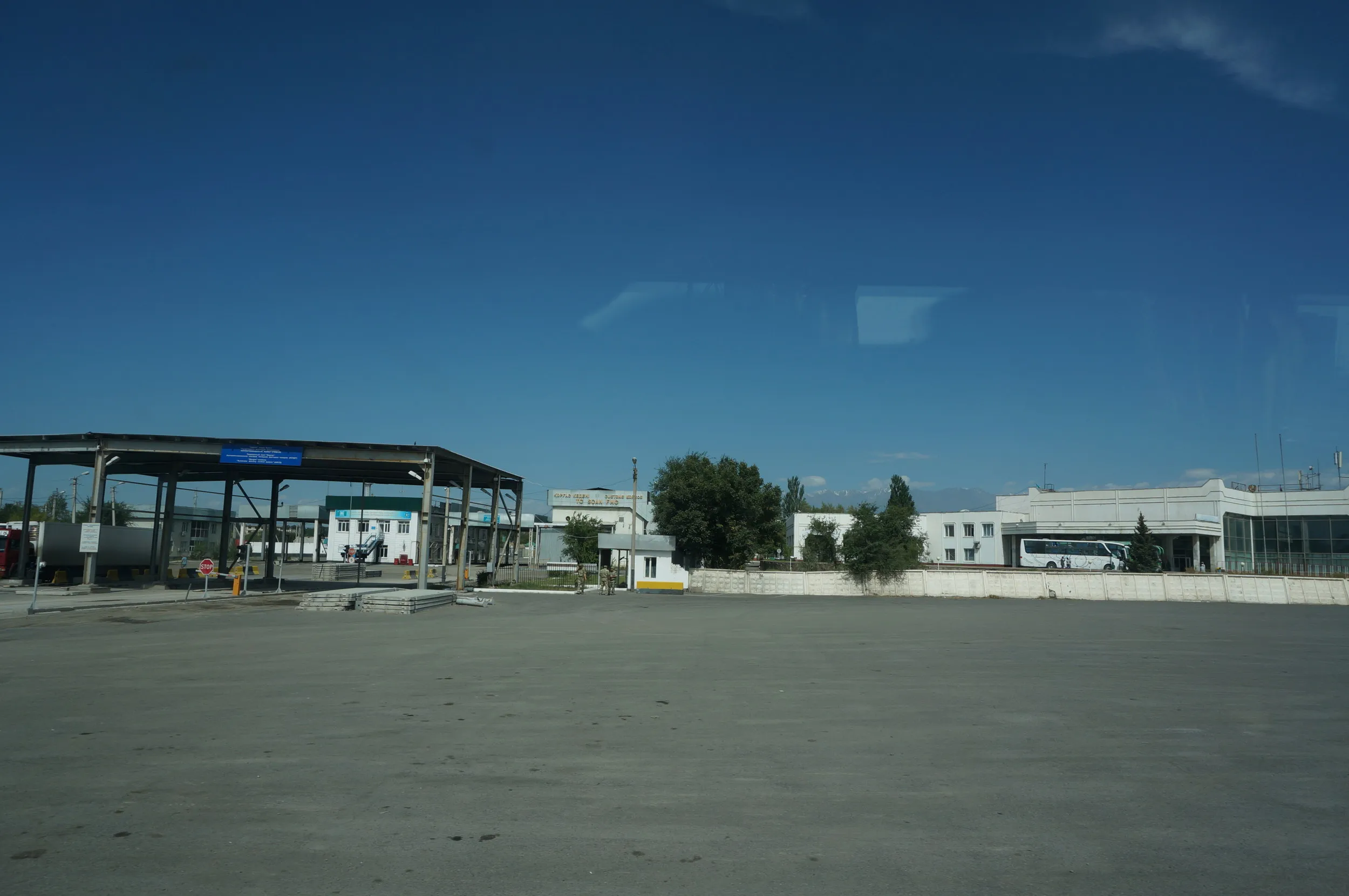 カザフスタンの出入国管理所