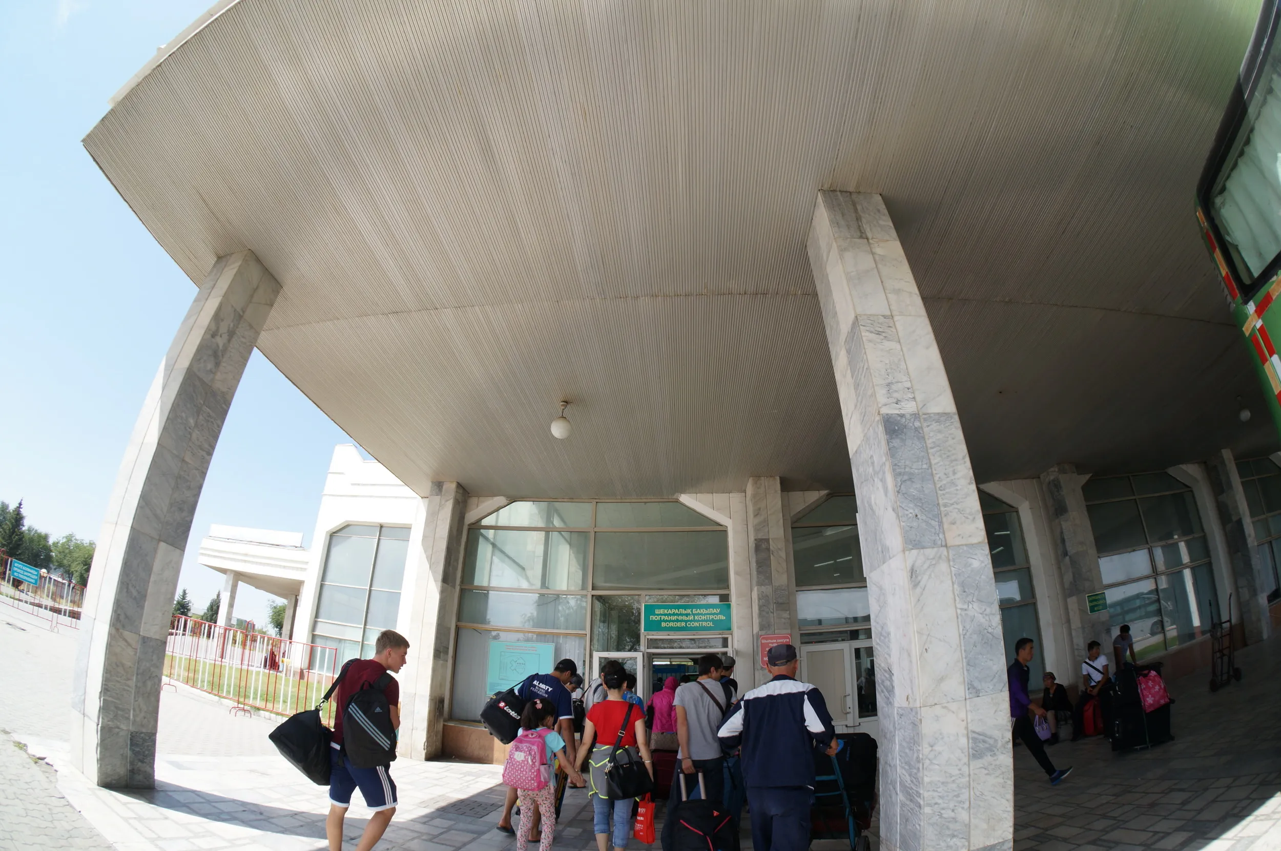 ホルゴスの出入国管理所