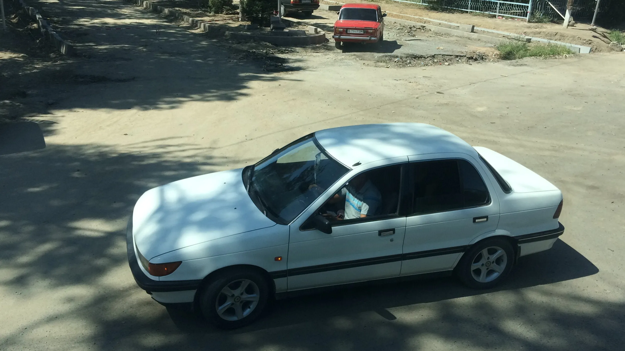 古い車が印象的!