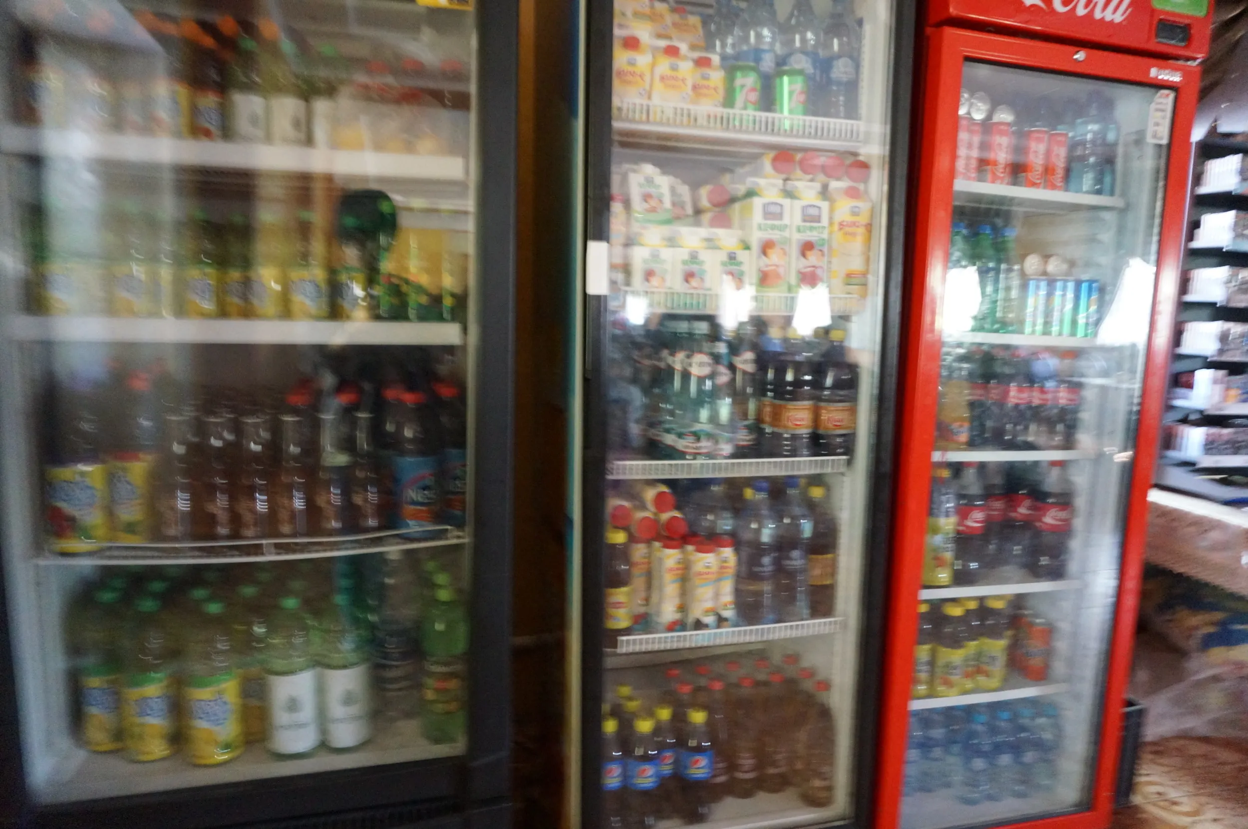 砂漠のカフェ(кофе)で昼食休憩