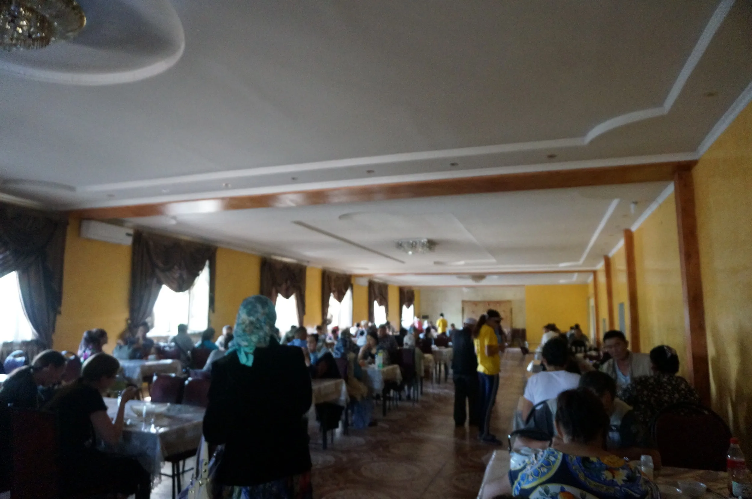 砂漠のカフェ(кофе)で昼食休憩