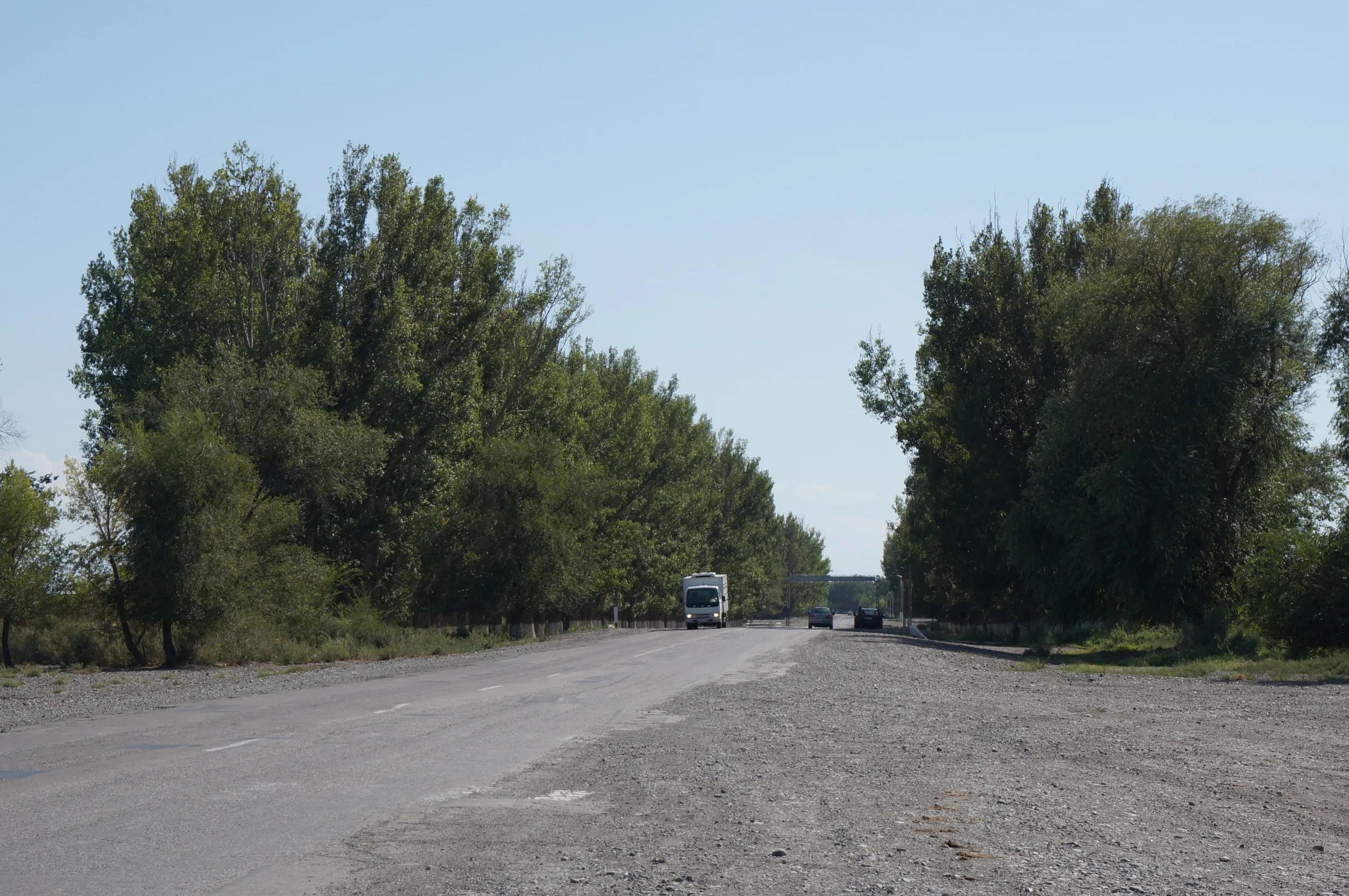 砂漠を貫く道路