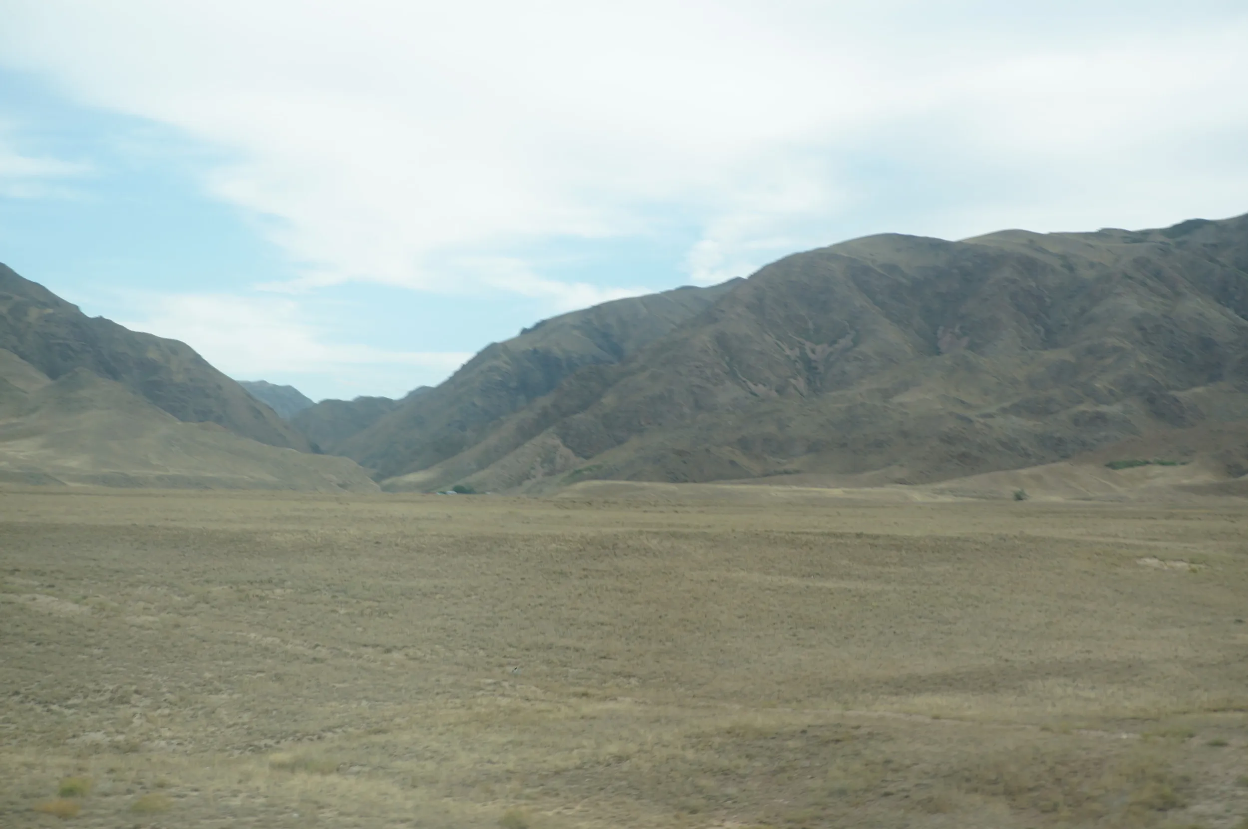 コクペク(Кокпек)郊外~アルマトイ間の車窓風景