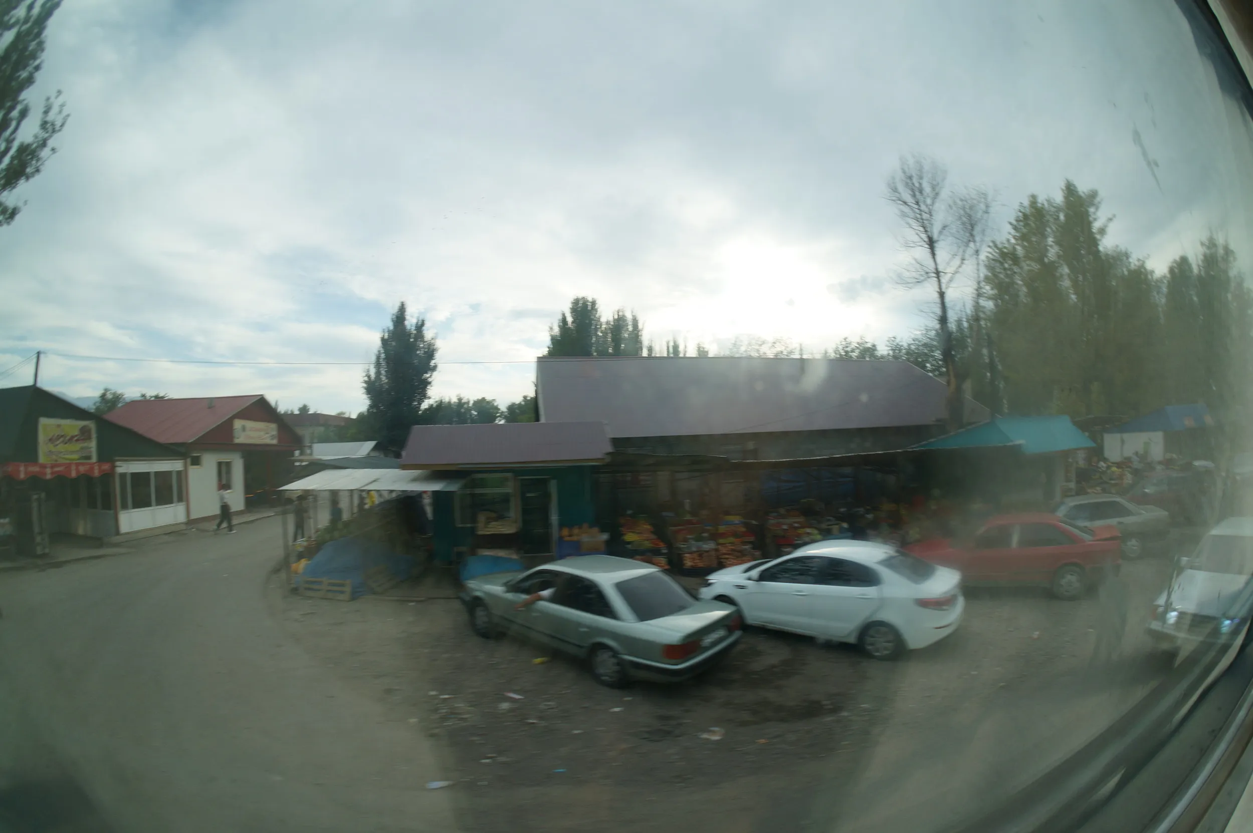 カラトゥリク(Қаратұрық)郊外~アルマトイ間の車窓風景