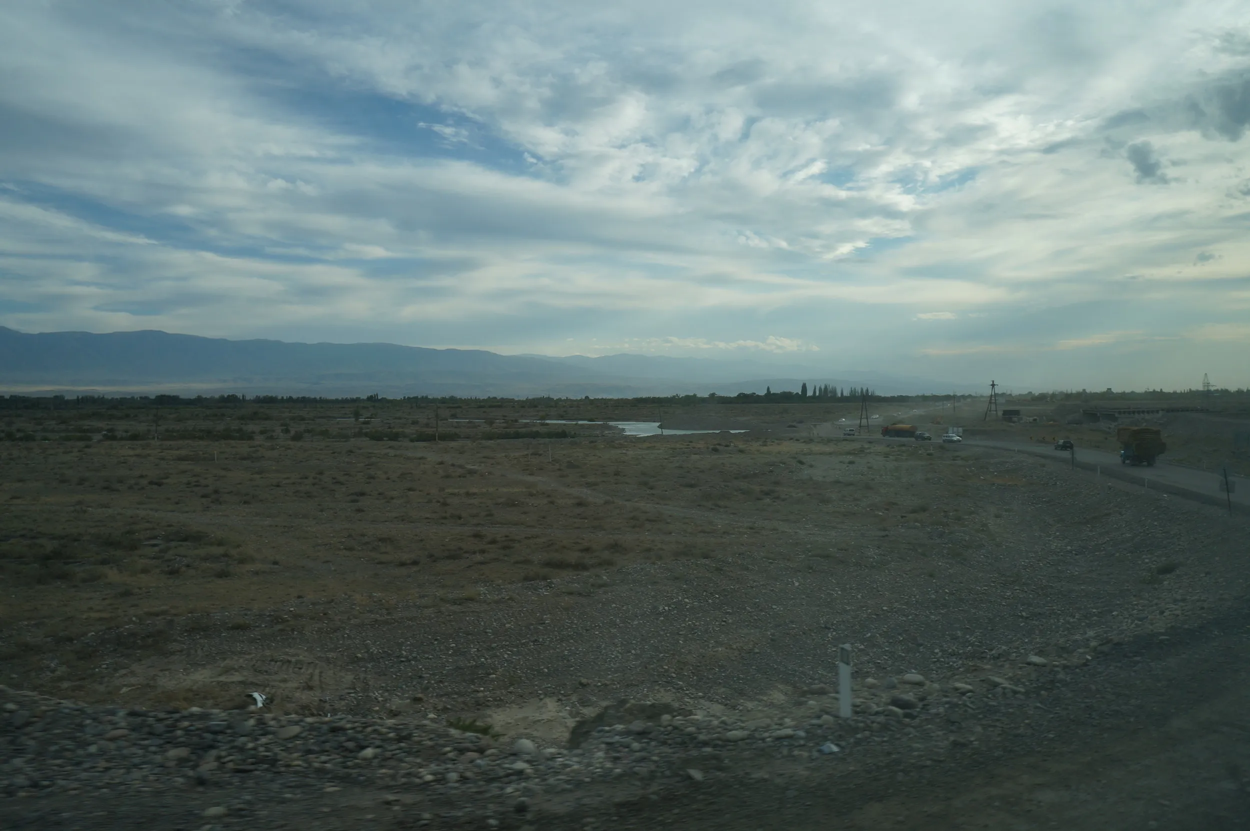 カラトゥリク(Қаратұрық)郊外~アルマトイ間の車窓風景
