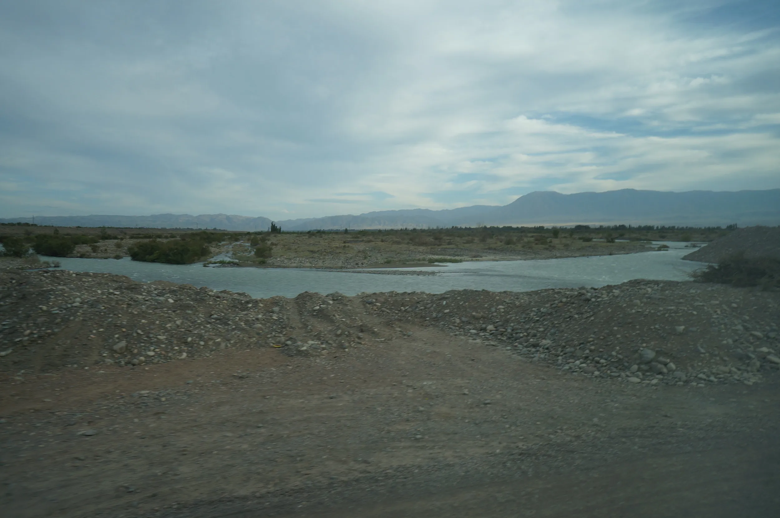 カラトゥリク(Қаратұрық)郊外~アルマトイ間の車窓風景