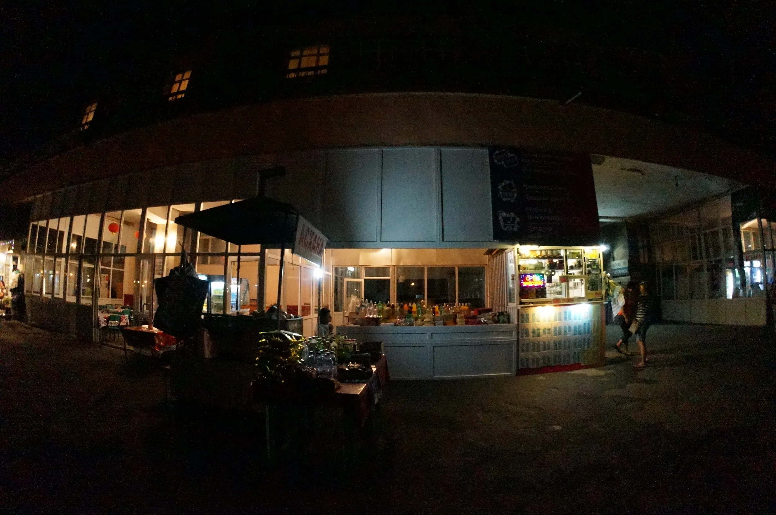 サイラン長距離バスステーションを観察