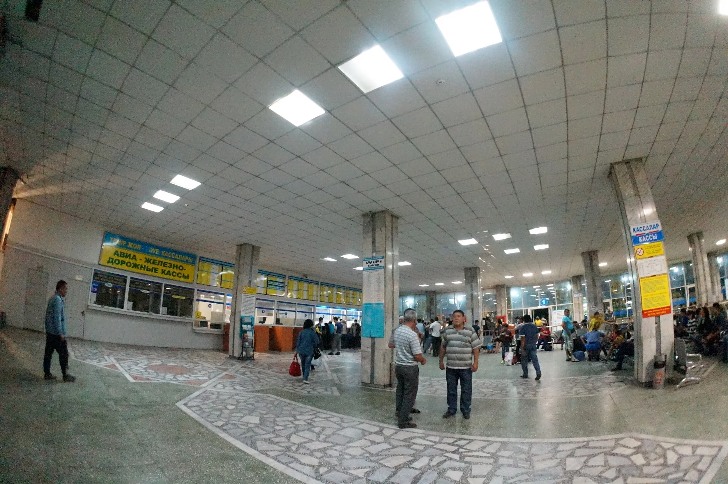 切符売り場と待合室