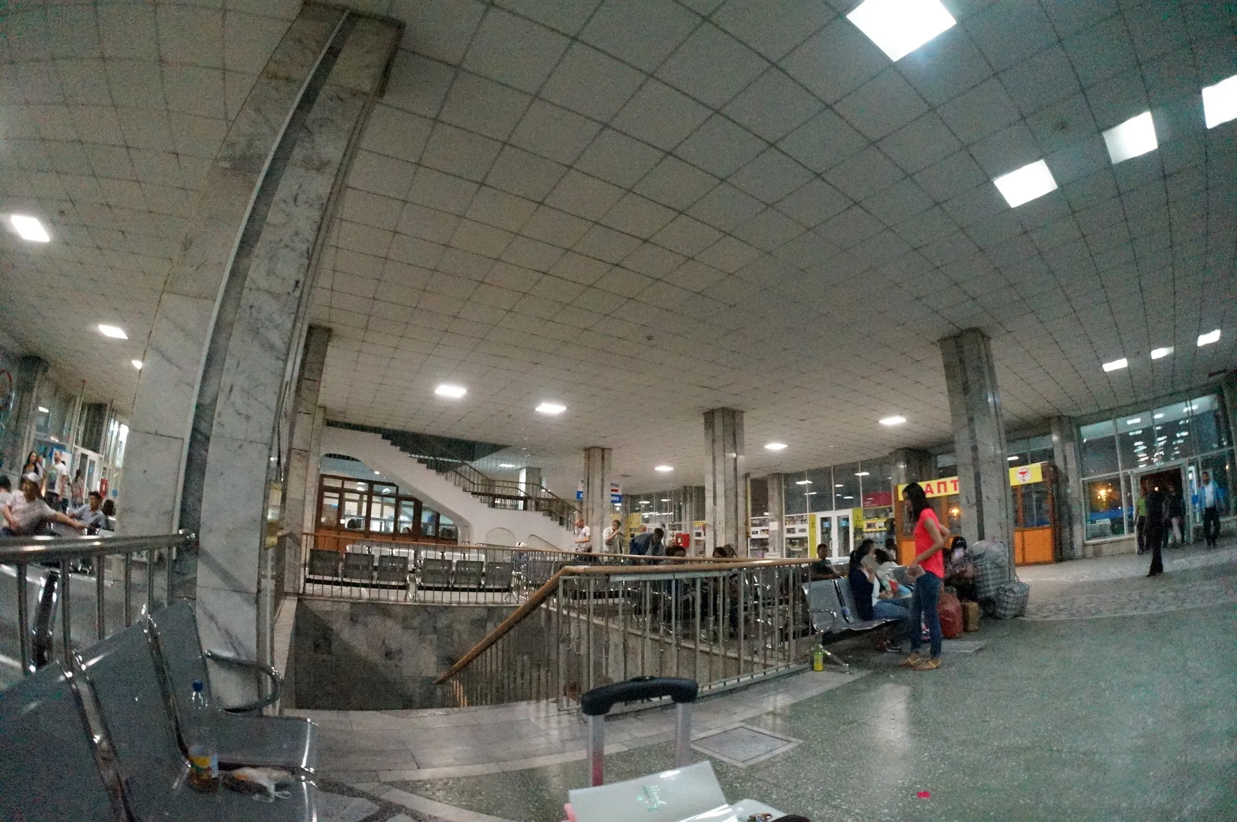 サイラン長距離バスステーションの待合室