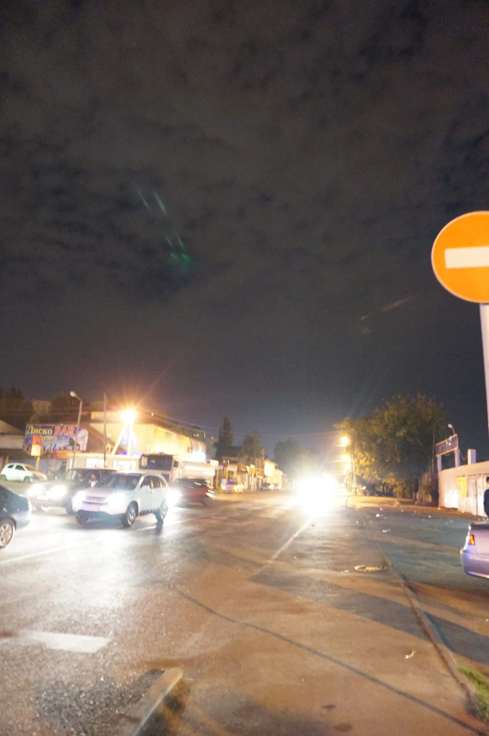 夜のアルマトイをホテル探しつつ観光